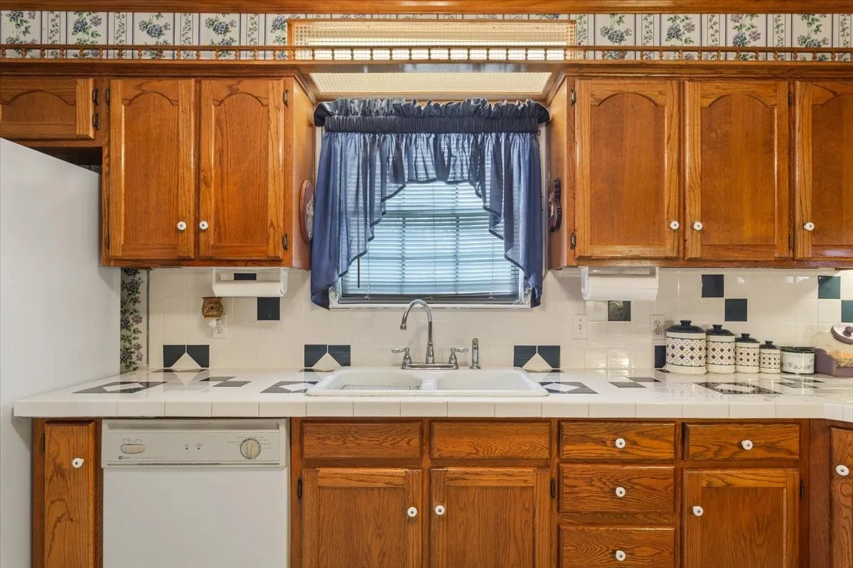 Single Family Residence For Sale in Mc Lennan County , 646 Winding Oaks, Waco, Texas 76705, 3 Bedroom, 2 Bathroom, 2 Garage spaces, 3,024 Sqft, built in 1986, mls#21183030, Real Estate Agent in Waco, Homes For Sale in Mc Lennan county, Homes For Sale in Waco, Realtor in Waco Texas, Real Estate Brokerage Independent Realty Texas, Luminita Cordes Realtor