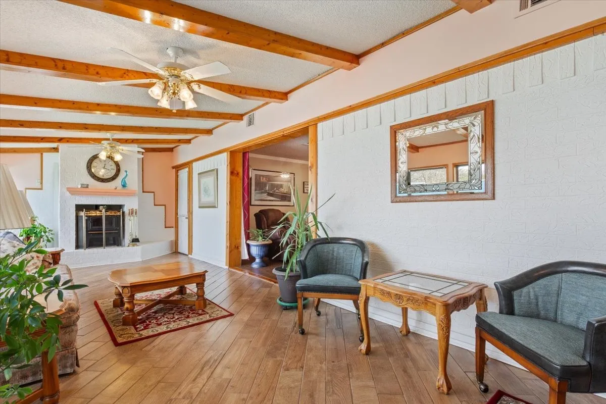 Single Family Residence For Sale in Mc Lennan County , 646 Winding Oaks, Waco, Texas 76705, 3 Bedroom, 2 Bathroom, 2 Garage spaces, 3,024 Sqft, built in 1986, mls#21183030, Real Estate Agent in Waco, Homes For Sale in Mc Lennan county, Homes For Sale in Waco, Realtor in Waco Texas, Real Estate Brokerage Independent Realty Texas, Luminita Cordes Realtor