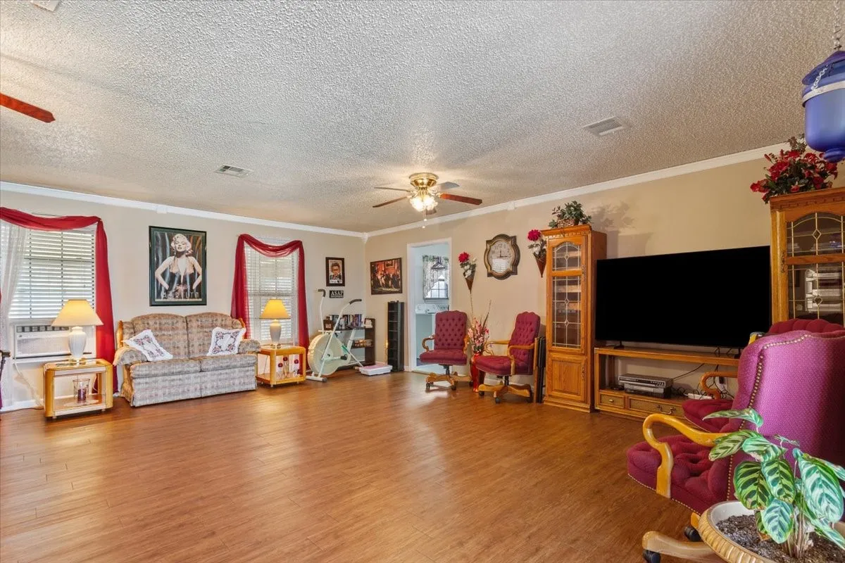 Single Family Residence For Sale in Mc Lennan County , 646 Winding Oaks, Waco, Texas 76705, 3 Bedroom, 2 Bathroom, 2 Garage spaces, 3,024 Sqft, built in 1986, mls#21183030, Real Estate Agent in Waco, Homes For Sale in Mc Lennan county, Homes For Sale in Waco, Realtor in Waco Texas, Real Estate Brokerage Independent Realty Texas, Luminita Cordes Realtor