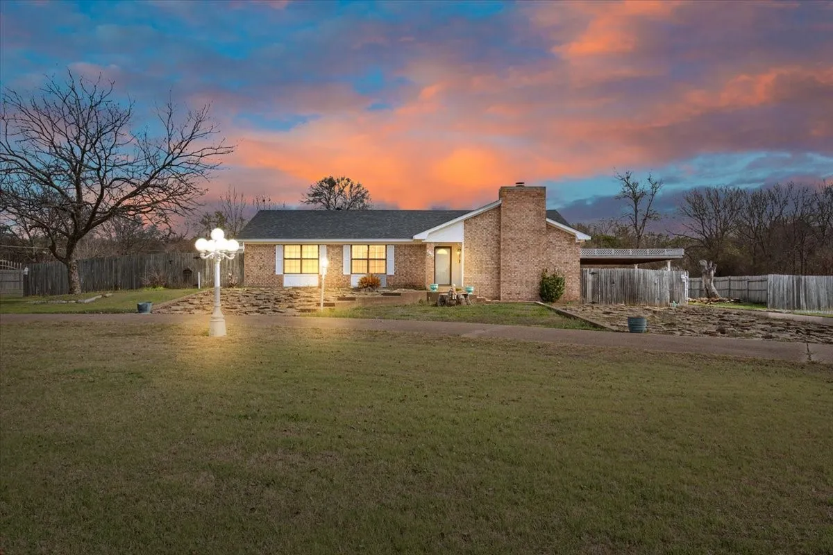 Single Family Residence For Sale in Mc Lennan County , 646 Winding Oaks, Waco, Texas 76705, 3 Bedroom, 2 Bathroom, 2 Garage spaces, 3,024 Sqft, built in 1986, mls#21183030, Real Estate Agent in Waco, Homes For Sale in Mc Lennan county, Homes For Sale in Waco, Realtor in Waco Texas, Real Estate Brokerage Independent Realty Texas, Luminita Cordes Realtor
