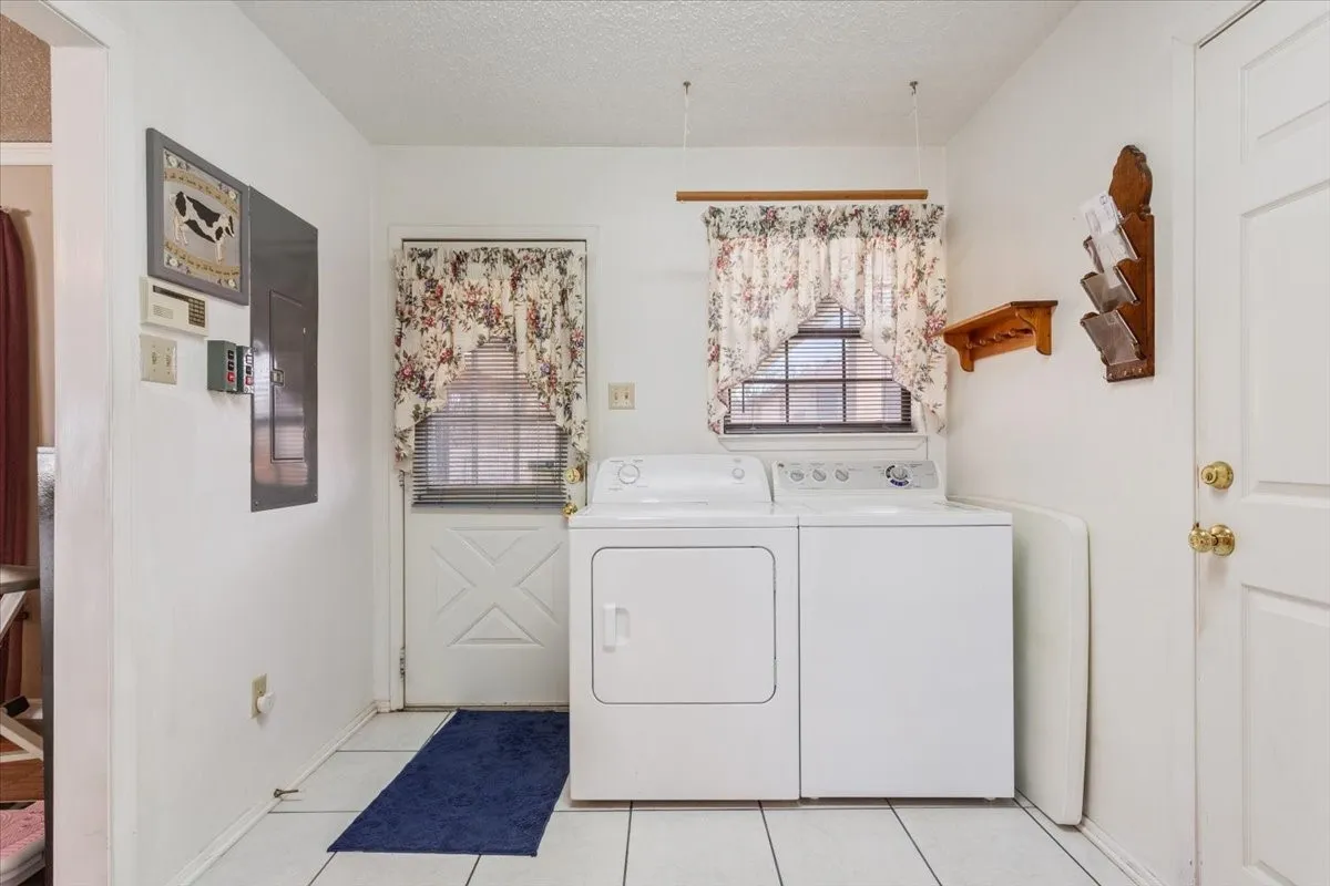 Single Family Residence For Sale in Mc Lennan County , 646 Winding Oaks, Waco, Texas 76705, 3 Bedroom, 2 Bathroom, 2 Garage spaces, 3,024 Sqft, built in 1986, mls#21183030, Real Estate Agent in Waco, Homes For Sale in Mc Lennan county, Homes For Sale in Waco, Realtor in Waco Texas, Real Estate Brokerage Independent Realty Texas, Luminita Cordes Realtor