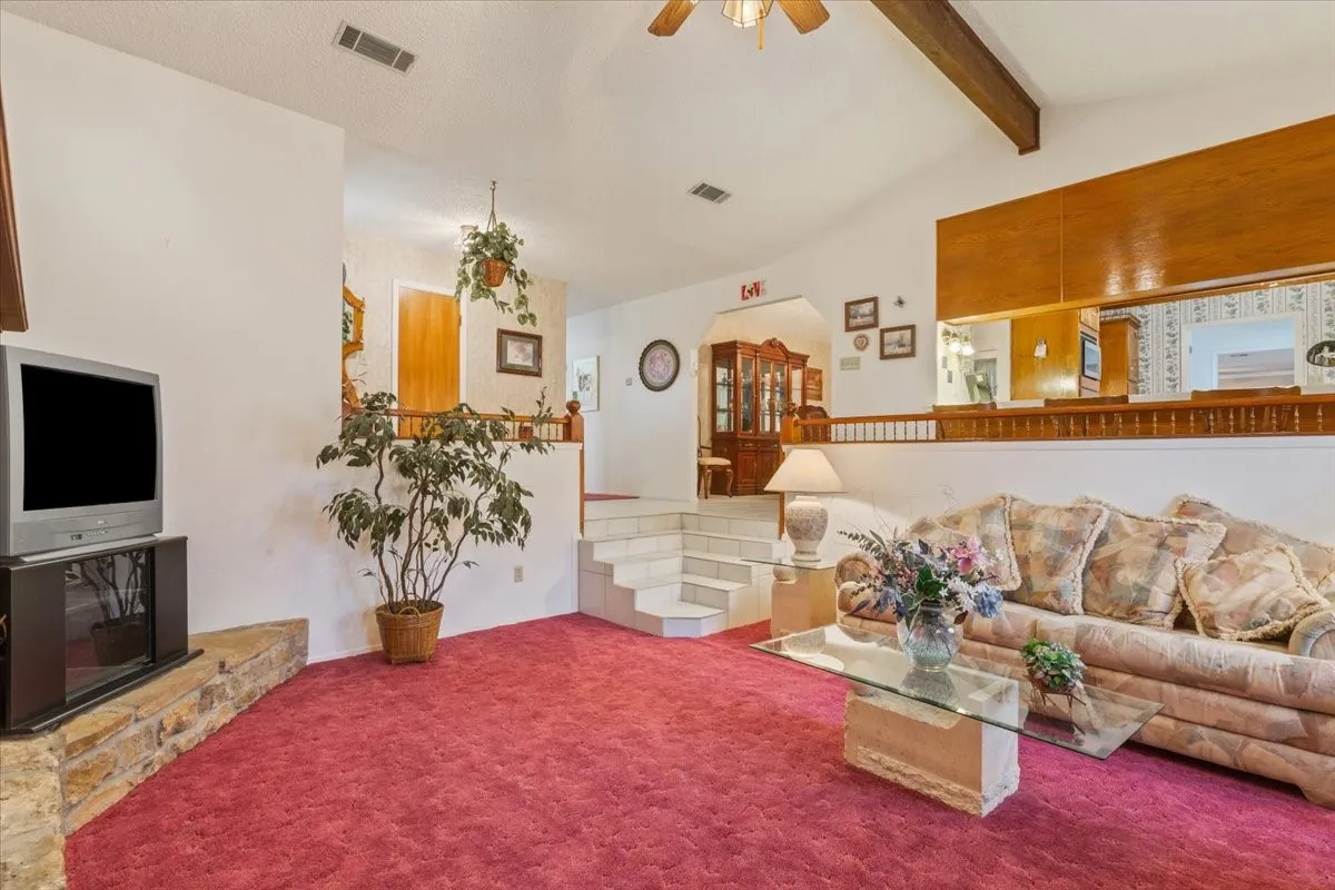 Single Family Residence For Sale in Mc Lennan County , 646 Winding Oaks, Waco, Texas 76705, 3 Bedroom, 2 Bathroom, 2 Garage spaces, 3,024 Sqft, built in 1986, mls#21183030, Real Estate Agent in Waco, Homes For Sale in Mc Lennan county, Homes For Sale in Waco, Realtor in Waco Texas, Real Estate Brokerage Independent Realty Texas, Luminita Cordes Realtor