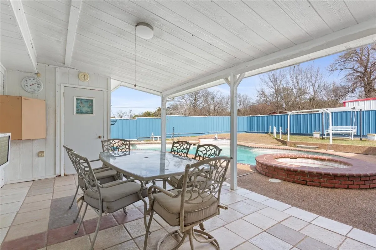 Single Family Residence For Sale in Mc Lennan County , 646 Winding Oaks, Waco, Texas 76705, 3 Bedroom, 2 Bathroom, 2 Garage spaces, 3,024 Sqft, built in 1986, mls#21183030, Real Estate Agent in Waco, Homes For Sale in Mc Lennan county, Homes For Sale in Waco, Realtor in Waco Texas, Real Estate Brokerage Independent Realty Texas, Luminita Cordes Realtor