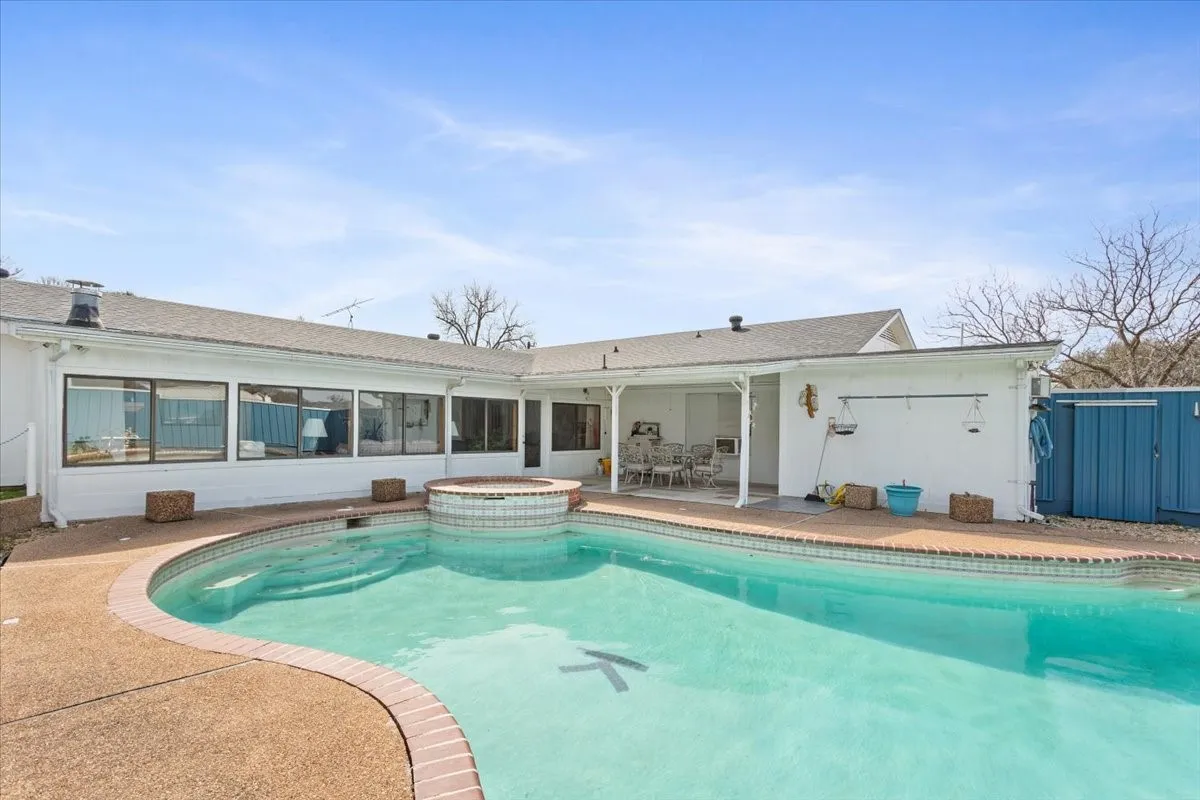 Single Family Residence For Sale in Mc Lennan County , 646 Winding Oaks, Waco, Texas 76705, 3 Bedroom, 2 Bathroom, 2 Garage spaces, 3,024 Sqft, built in 1986, mls#21183030, Real Estate Agent in Waco, Homes For Sale in Mc Lennan county, Homes For Sale in Waco, Realtor in Waco Texas, Real Estate Brokerage Independent Realty Texas, Luminita Cordes Realtor