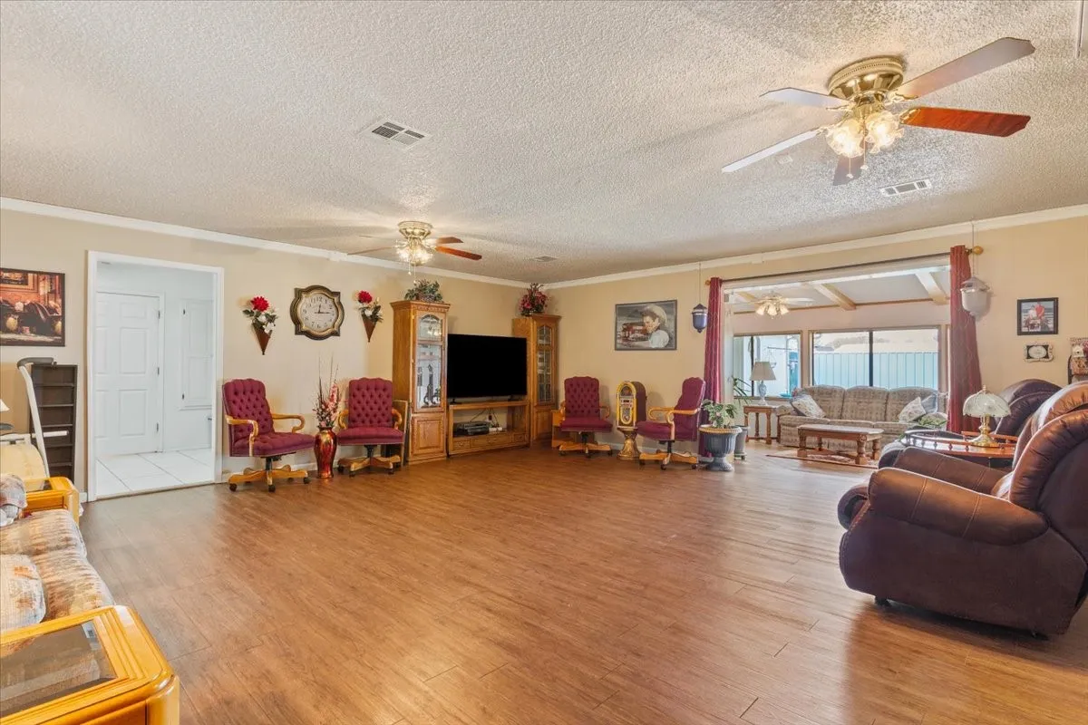 Single Family Residence For Sale in Mc Lennan County , 646 Winding Oaks, Waco, Texas 76705, 3 Bedroom, 2 Bathroom, 2 Garage spaces, 3,024 Sqft, built in 1986, mls#21183030, Real Estate Agent in Waco, Homes For Sale in Mc Lennan county, Homes For Sale in Waco, Realtor in Waco Texas, Real Estate Brokerage Independent Realty Texas, Luminita Cordes Realtor