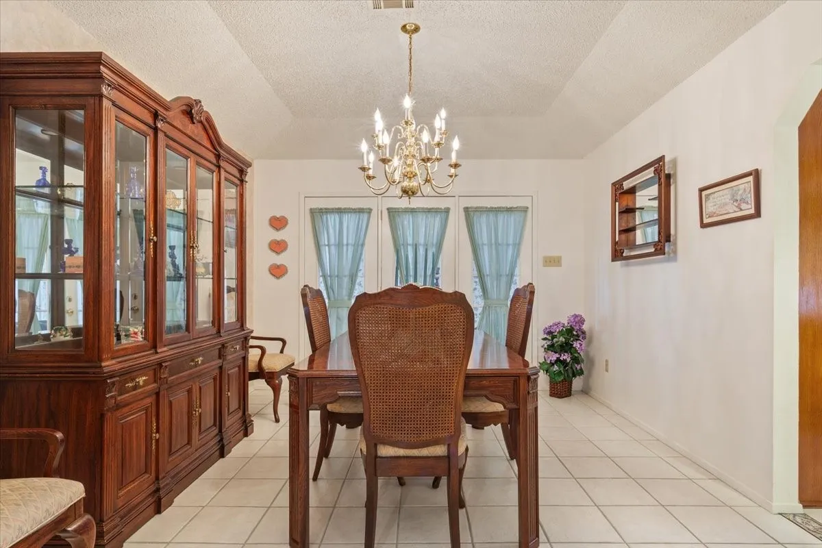 Single Family Residence For Sale in Mc Lennan County , 646 Winding Oaks, Waco, Texas 76705, 3 Bedroom, 2 Bathroom, 2 Garage spaces, 3,024 Sqft, built in 1986, mls#21183030, Real Estate Agent in Waco, Homes For Sale in Mc Lennan county, Homes For Sale in Waco, Realtor in Waco Texas, Real Estate Brokerage Independent Realty Texas, Luminita Cordes Realtor
