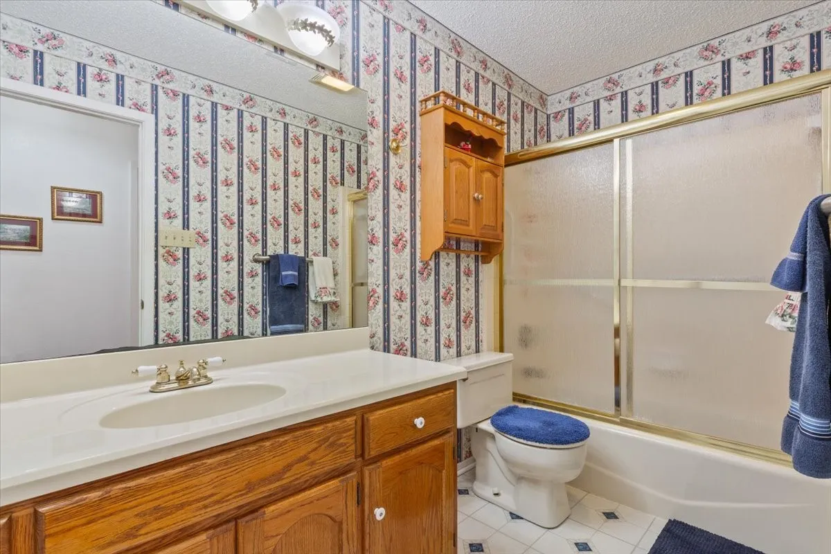 Single Family Residence For Sale in Mc Lennan County , 646 Winding Oaks, Waco, Texas 76705, 3 Bedroom, 2 Bathroom, 2 Garage spaces, 3,024 Sqft, built in 1986, mls#21183030, Real Estate Agent in Waco, Homes For Sale in Mc Lennan county, Homes For Sale in Waco, Realtor in Waco Texas, Real Estate Brokerage Independent Realty Texas, Luminita Cordes Realtor