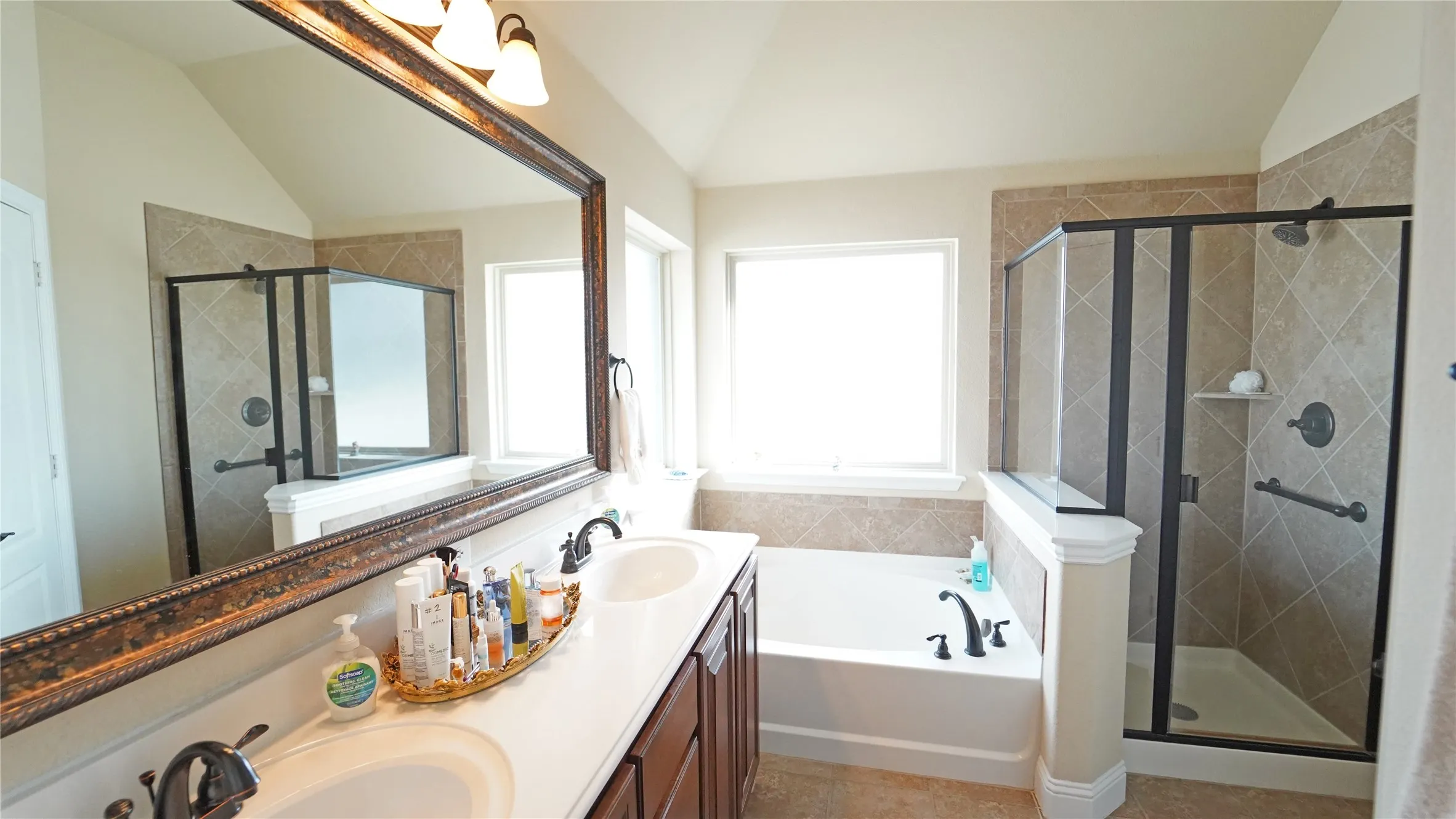 Single Family Residence For Sale in Parker County , 1901 Bay Laurel Drive, Weatherford, Texas 76086, 4 Bedroom, 3 Bathroom, 2 Garage spaces, 2,617 Sqft, built in 2013, Preowned, mls#21184726, Real Estate Agent in Weatherford, Homes For Sale in Parker county, Homes For Sale in Weatherford, Realtor in Weatherford Texas, Real Estate Brokerage Independent Realty Texas, Luminita Cordes Realtor