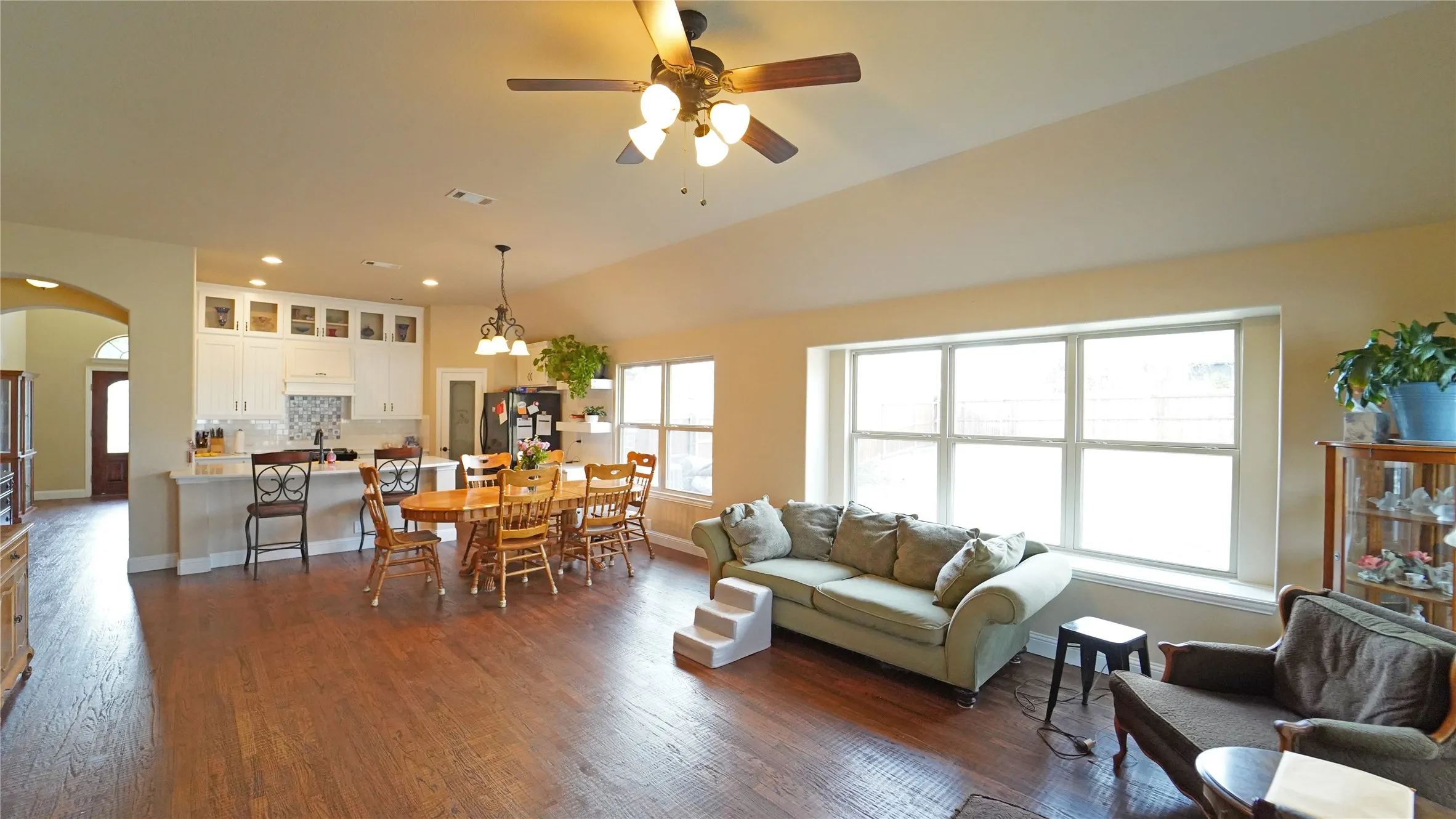 Single Family Residence For Sale in Parker County , 1901 Bay Laurel Drive, Weatherford, Texas 76086, 4 Bedroom, 3 Bathroom, 2 Garage spaces, 2,617 Sqft, built in 2013, Preowned, mls#21184726, Real Estate Agent in Weatherford, Homes For Sale in Parker county, Homes For Sale in Weatherford, Realtor in Weatherford Texas, Real Estate Brokerage Independent Realty Texas, Luminita Cordes Realtor