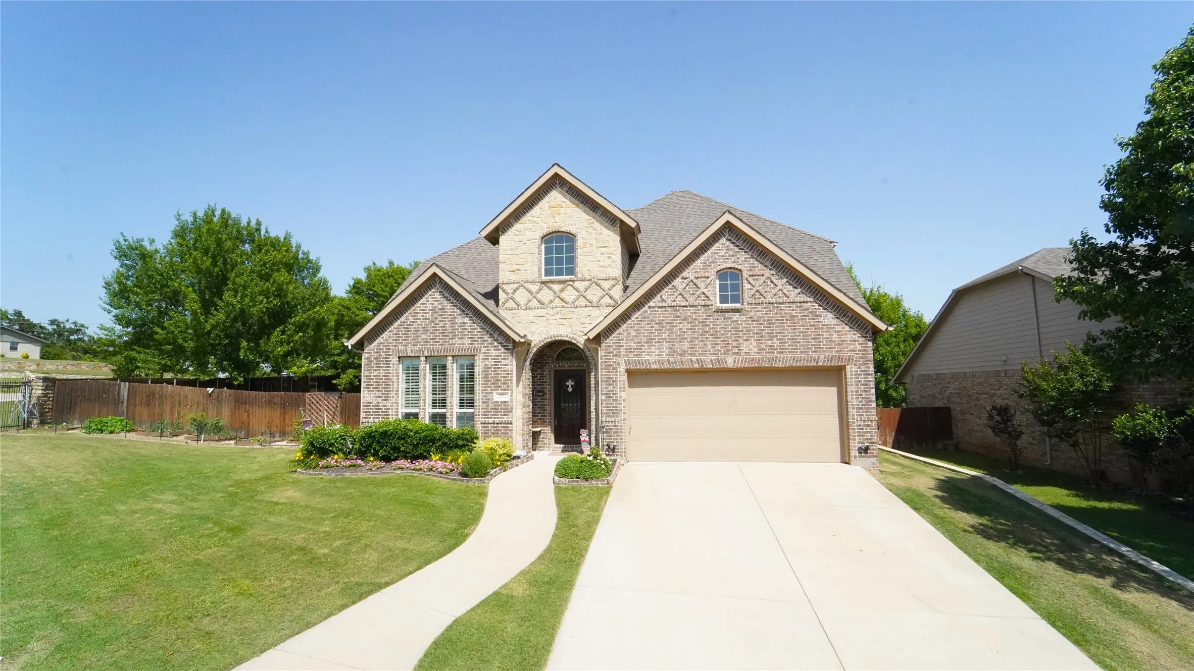 Single Family Residence For Sale in Parker County , 1901 Bay Laurel Drive, Weatherford, Texas 76086, 4 Bedroom, 3 Bathroom, 2 Garage spaces, 2,617 Sqft, built in 2013, Preowned, mls#21184726, Real Estate Agent in Weatherford, Homes For Sale in Parker county, Homes For Sale in Weatherford, Realtor in Weatherford Texas, Real Estate Brokerage Independent Realty Texas, Luminita Cordes Realtor