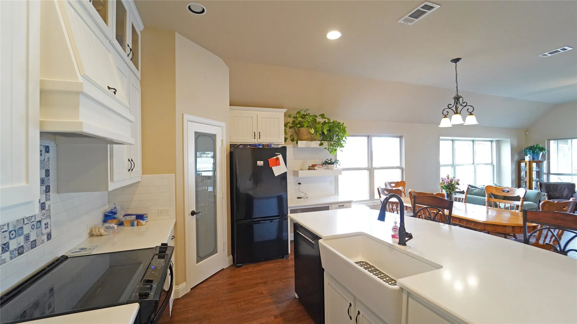 Single Family Residence For Sale in Parker County , 1901 Bay Laurel Drive, Weatherford, Texas 76086, 4 Bedroom, 3 Bathroom, 2 Garage spaces, 2,617 Sqft, built in 2013, Preowned, mls#21184726, Real Estate Agent in Weatherford, Homes For Sale in Parker county, Homes For Sale in Weatherford, Realtor in Weatherford Texas, Real Estate Brokerage Independent Realty Texas, Luminita Cordes Realtor