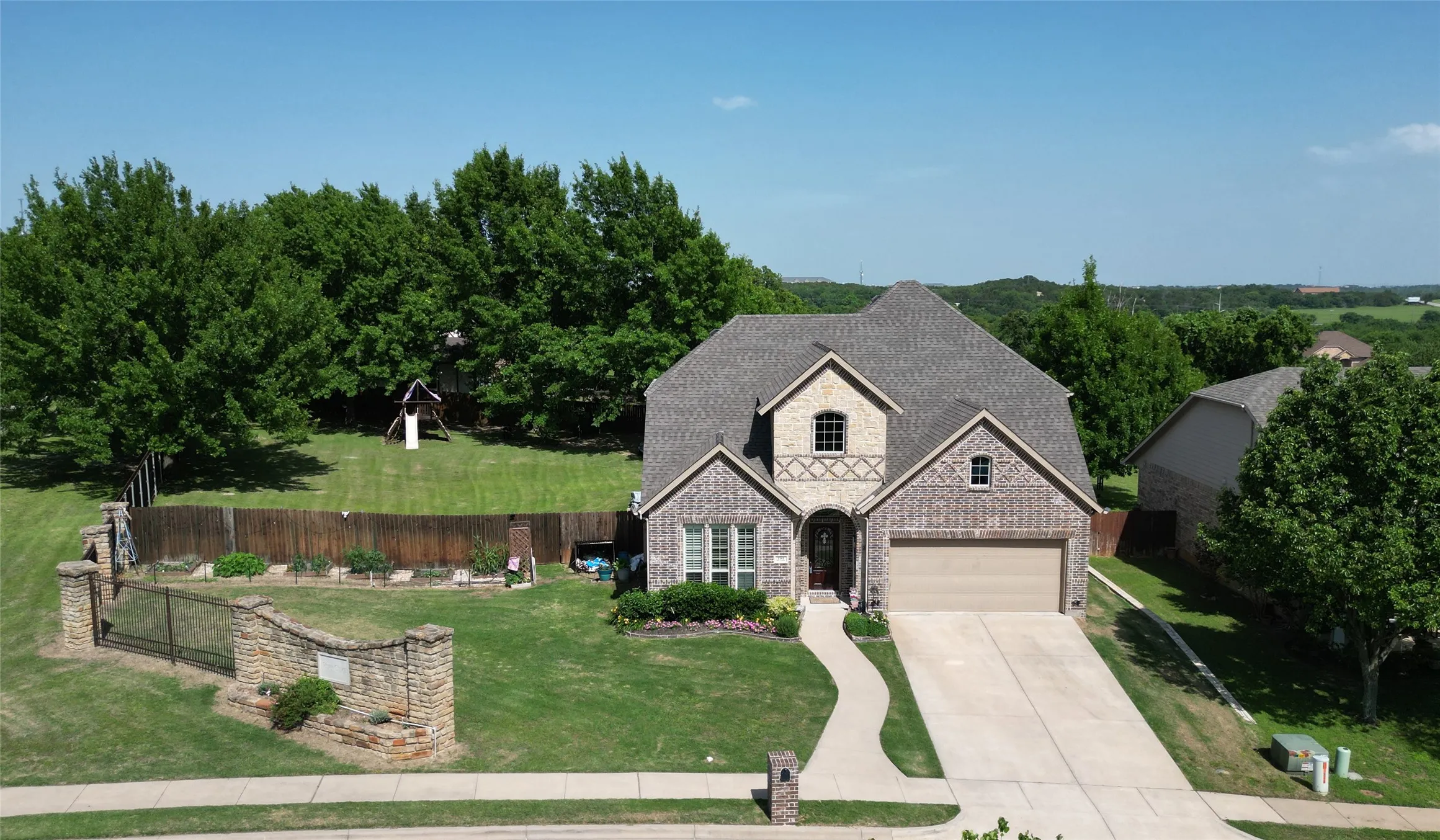 Single Family Residence For Sale in Parker County , 1901 Bay Laurel Drive, Weatherford, Texas 76086, 4 Bedroom, 3 Bathroom, 2 Garage spaces, 2,617 Sqft, built in 2013, Preowned, mls#21184726, Real Estate Agent in Weatherford, Homes For Sale in Parker county, Homes For Sale in Weatherford, Realtor in Weatherford Texas, Real Estate Brokerage Independent Realty Texas, Luminita Cordes Realtor