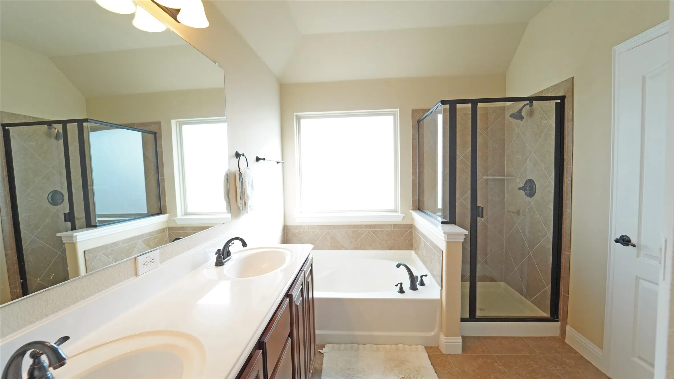 Single Family Residence For Sale in Parker County , 1901 Bay Laurel Drive, Weatherford, Texas 76086, 4 Bedroom, 3 Bathroom, 2 Garage spaces, 2,617 Sqft, built in 2013, Preowned, mls#21184726, Real Estate Agent in Weatherford, Homes For Sale in Parker county, Homes For Sale in Weatherford, Realtor in Weatherford Texas, Real Estate Brokerage Independent Realty Texas, Luminita Cordes Realtor