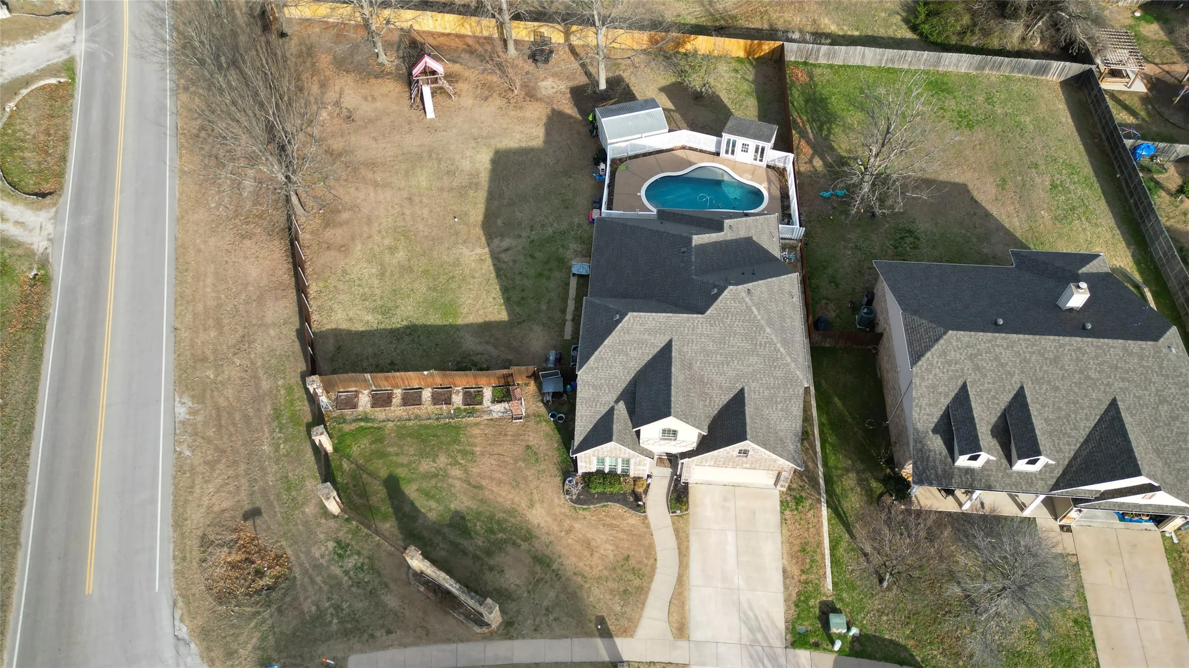 Single Family Residence For Sale in Parker County , 1901 Bay Laurel Drive, Weatherford, Texas 76086, 4 Bedroom, 3 Bathroom, 2 Garage spaces, 2,617 Sqft, built in 2013, Preowned, mls#21184726, Real Estate Agent in Weatherford, Homes For Sale in Parker county, Homes For Sale in Weatherford, Realtor in Weatherford Texas, Real Estate Brokerage Independent Realty Texas, Luminita Cordes Realtor