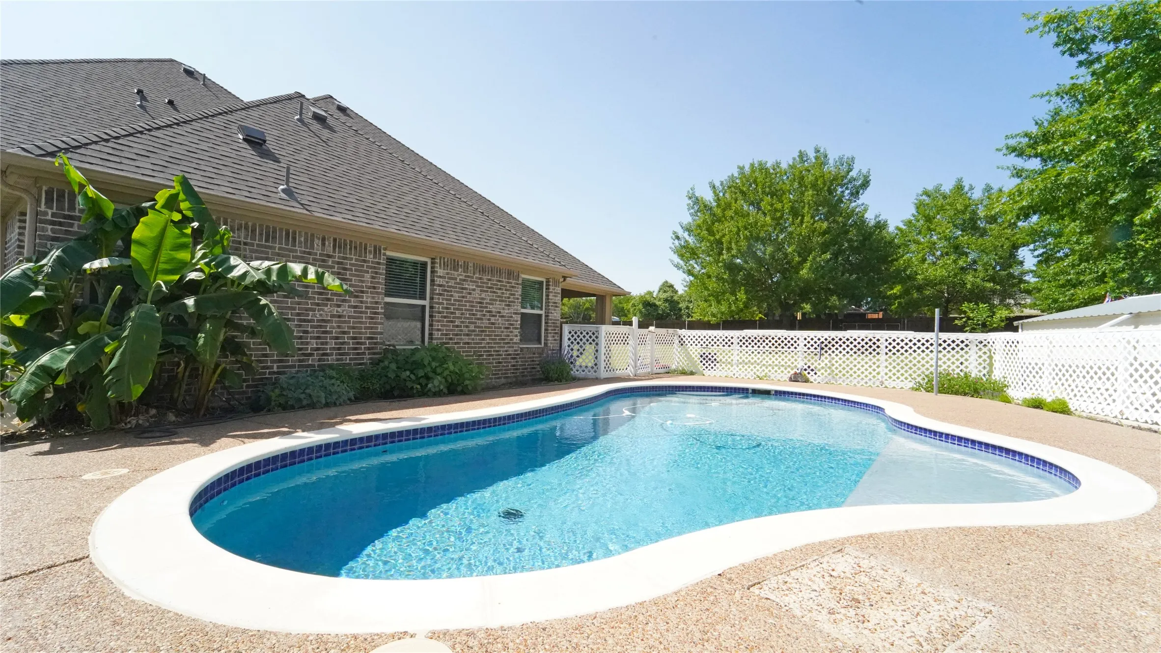 Single Family Residence For Sale in Parker County , 1901 Bay Laurel Drive, Weatherford, Texas 76086, 4 Bedroom, 3 Bathroom, 2 Garage spaces, 2,617 Sqft, built in 2013, Preowned, mls#21184726, Real Estate Agent in Weatherford, Homes For Sale in Parker county, Homes For Sale in Weatherford, Realtor in Weatherford Texas, Real Estate Brokerage Independent Realty Texas, Luminita Cordes Realtor