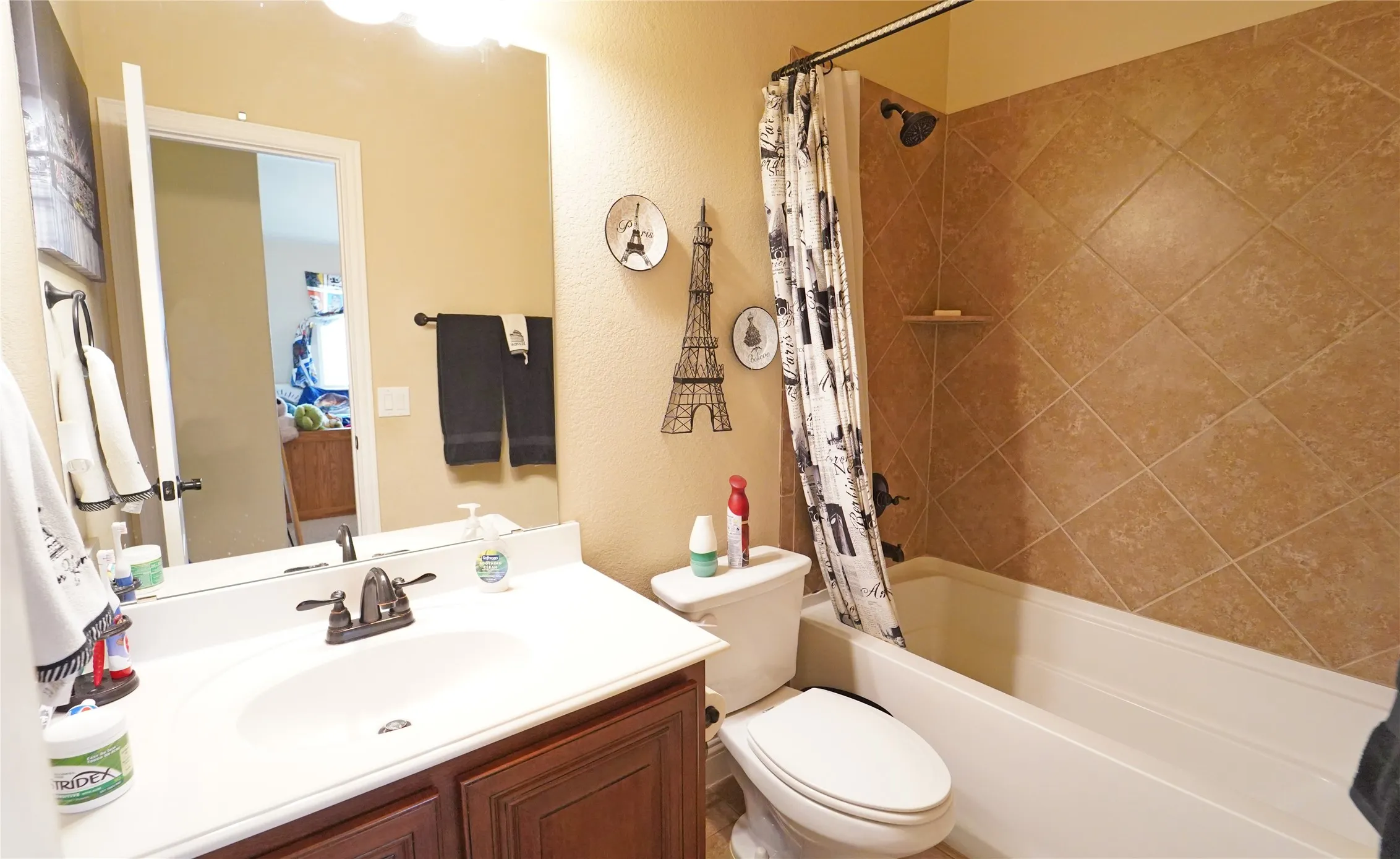 Single Family Residence For Sale in Parker County , 1901 Bay Laurel Drive, Weatherford, Texas 76086, 4 Bedroom, 3 Bathroom, 2 Garage spaces, 2,617 Sqft, built in 2013, Preowned, mls#21184726, Real Estate Agent in Weatherford, Homes For Sale in Parker county, Homes For Sale in Weatherford, Realtor in Weatherford Texas, Real Estate Brokerage Independent Realty Texas, Luminita Cordes Realtor