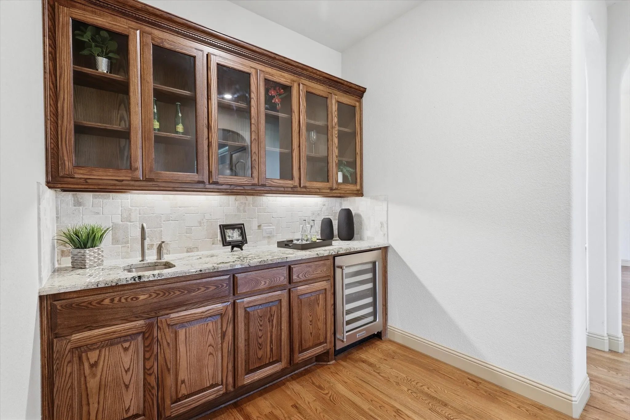 Single Family Residence For Sale in Collin County , 100 Lilyfield Drive, Lucas, Texas 75002, 4 Bedroom, 4 Bathroom, 3 Garage spaces, 3,630 Sqft, built in 2016, Preowned, Price $895,000, mls#21181647, Real Estate Agent in Lucas, Homes For Sale in Collin county, Homes For Sale in Lucas, Realtor in Lucas Texas, Real Estate Brokerage Independent Realty Texas, Luminita Cordes Realtor