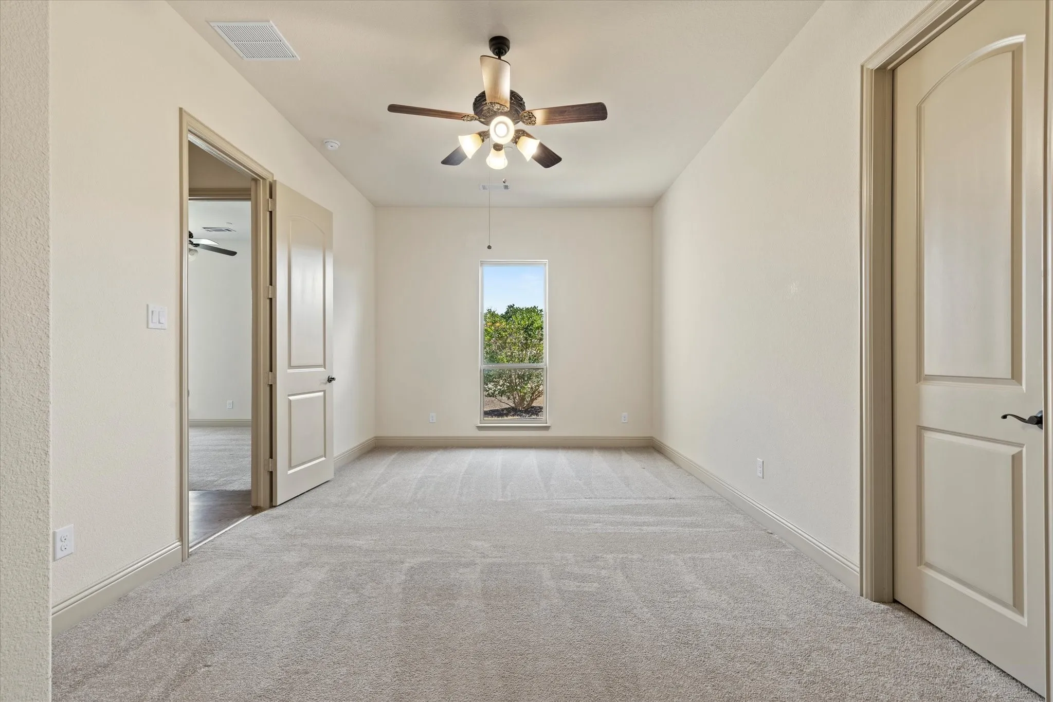 Single Family Residence For Sale in Collin County , 100 Lilyfield Drive, Lucas, Texas 75002, 4 Bedroom, 4 Bathroom, 3 Garage spaces, 3,630 Sqft, built in 2016, Preowned, Price $895,000, mls#21181647, Real Estate Agent in Lucas, Homes For Sale in Collin county, Homes For Sale in Lucas, Realtor in Lucas Texas, Real Estate Brokerage Independent Realty Texas, Luminita Cordes Realtor