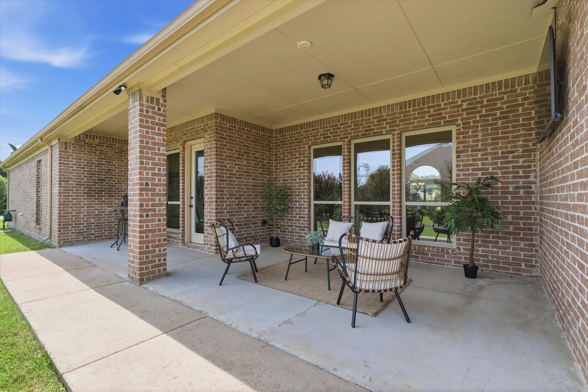 Single Family Residence For Sale in Collin County , 100 Lilyfield Drive, Lucas, Texas 75002, 4 Bedroom, 4 Bathroom, 3 Garage spaces, 3,630 Sqft, built in 2016, Preowned, Price $895,000, mls#21181647, Real Estate Agent in Lucas, Homes For Sale in Collin county, Homes For Sale in Lucas, Realtor in Lucas Texas, Real Estate Brokerage Independent Realty Texas, Luminita Cordes Realtor
