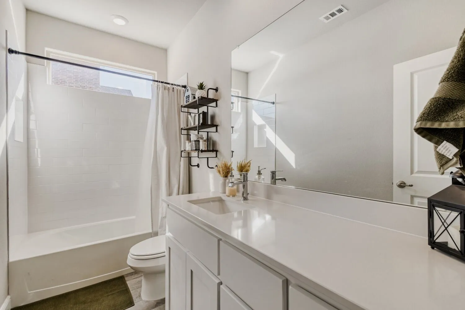Full bath with vanity and shower / tub combo with curtain