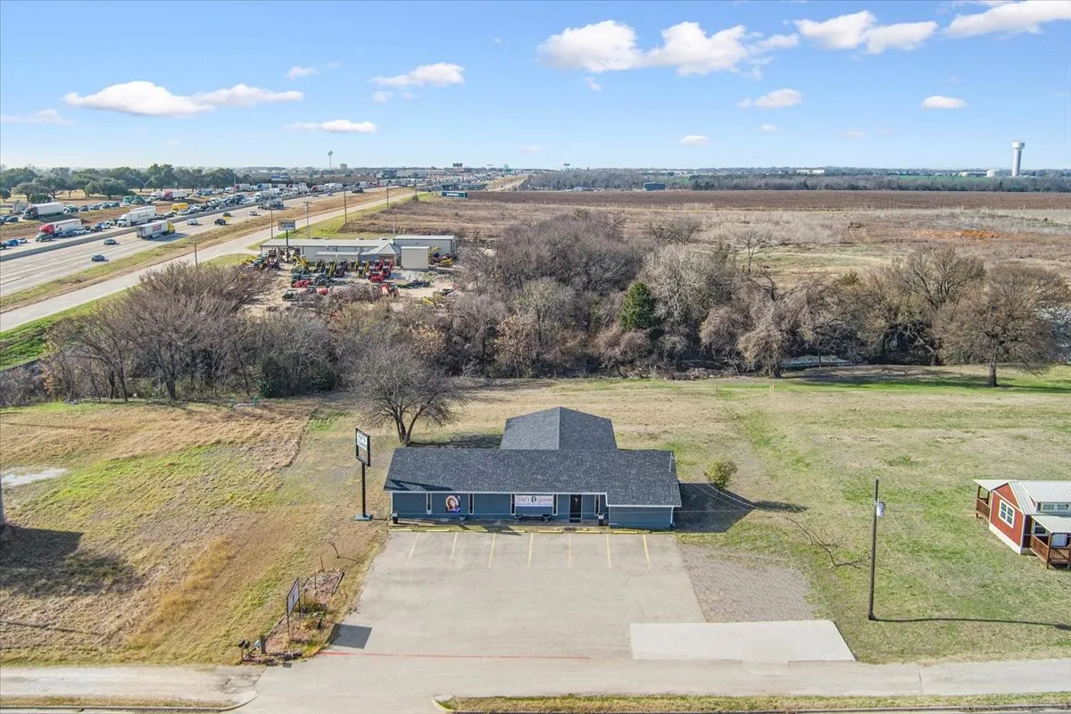 Retail For Sale in Mc Lennan County , 6398 S IH 35, Hewitt, Texas 76643, 0, 0, Garage spaces, 0 Sqft, built in 1989, Preowned, Price $399,000, mls#21185399, Real Estate Agent in Hewitt, Homes For Sale in Mc Lennan county, Homes For Sale in Hewitt, Realtor in Hewitt Texas, Real Estate Brokerage Independent Realty Texas, Luminita Cordes Realtor
