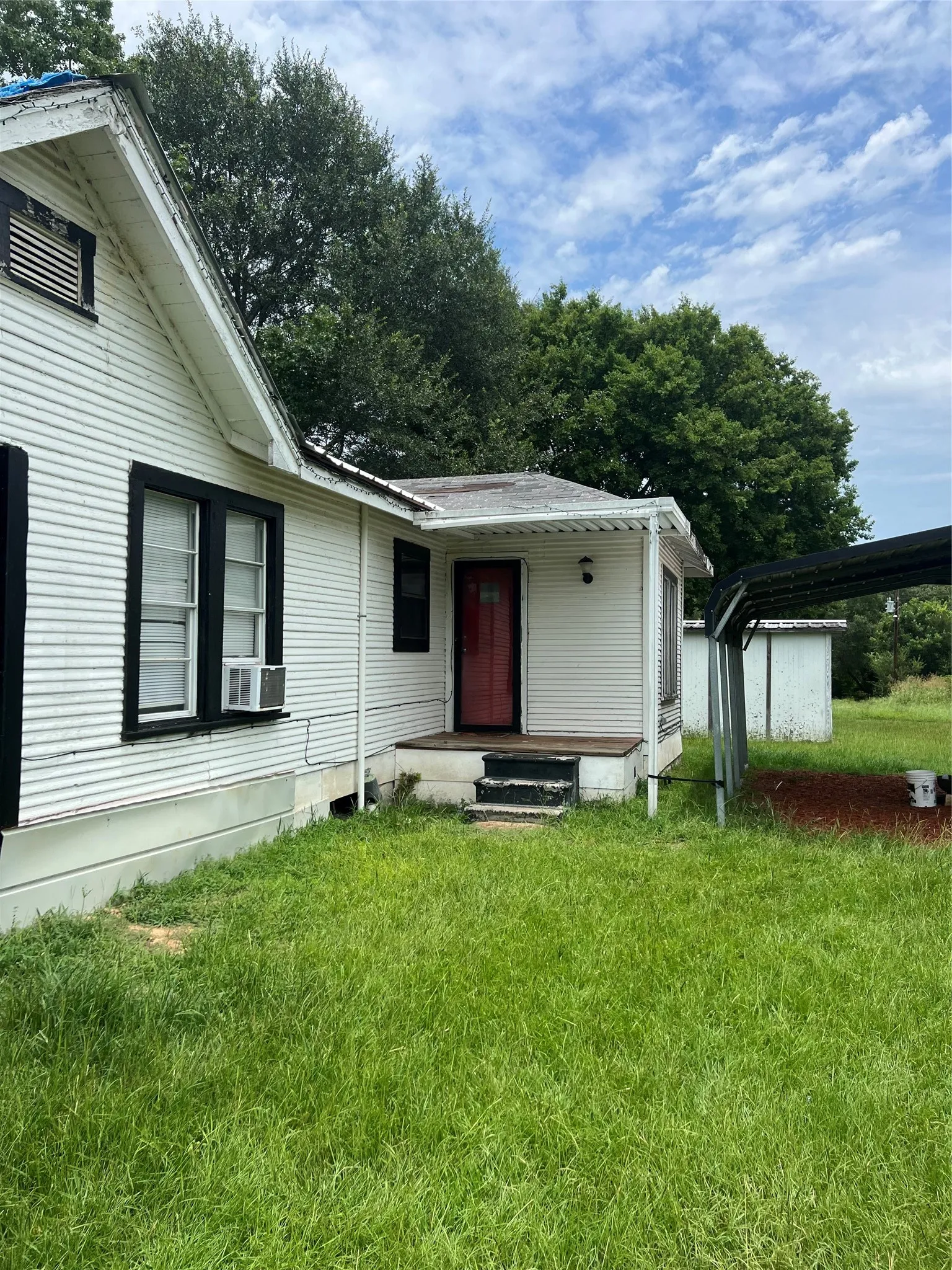 Single Family Residence For Sale in Van Zandt County , 3061 co Road 4210, Athens, Texas 75752, 2 Bedroom, 1 Bathroom, Garage spaces, 625 Sqft, built in 1930, mls#21184939, Real Estate Agent in Athens, Homes For Sale in Van Zandt county, Homes For Sale in Athens, Realtor in Athens Texas, Real Estate Brokerage Independent Realty Texas, Luminita Cordes Realtor