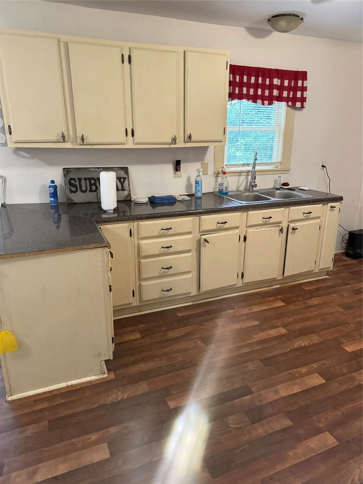 Single Family Residence For Sale in Van Zandt County , 3061 co Road 4210, Athens, Texas 75752, 2 Bedroom, 1 Bathroom, Garage spaces, 625 Sqft, built in 1930, mls#21184939, Real Estate Agent in Athens, Homes For Sale in Van Zandt county, Homes For Sale in Athens, Realtor in Athens Texas, Real Estate Brokerage Independent Realty Texas, Luminita Cordes Realtor