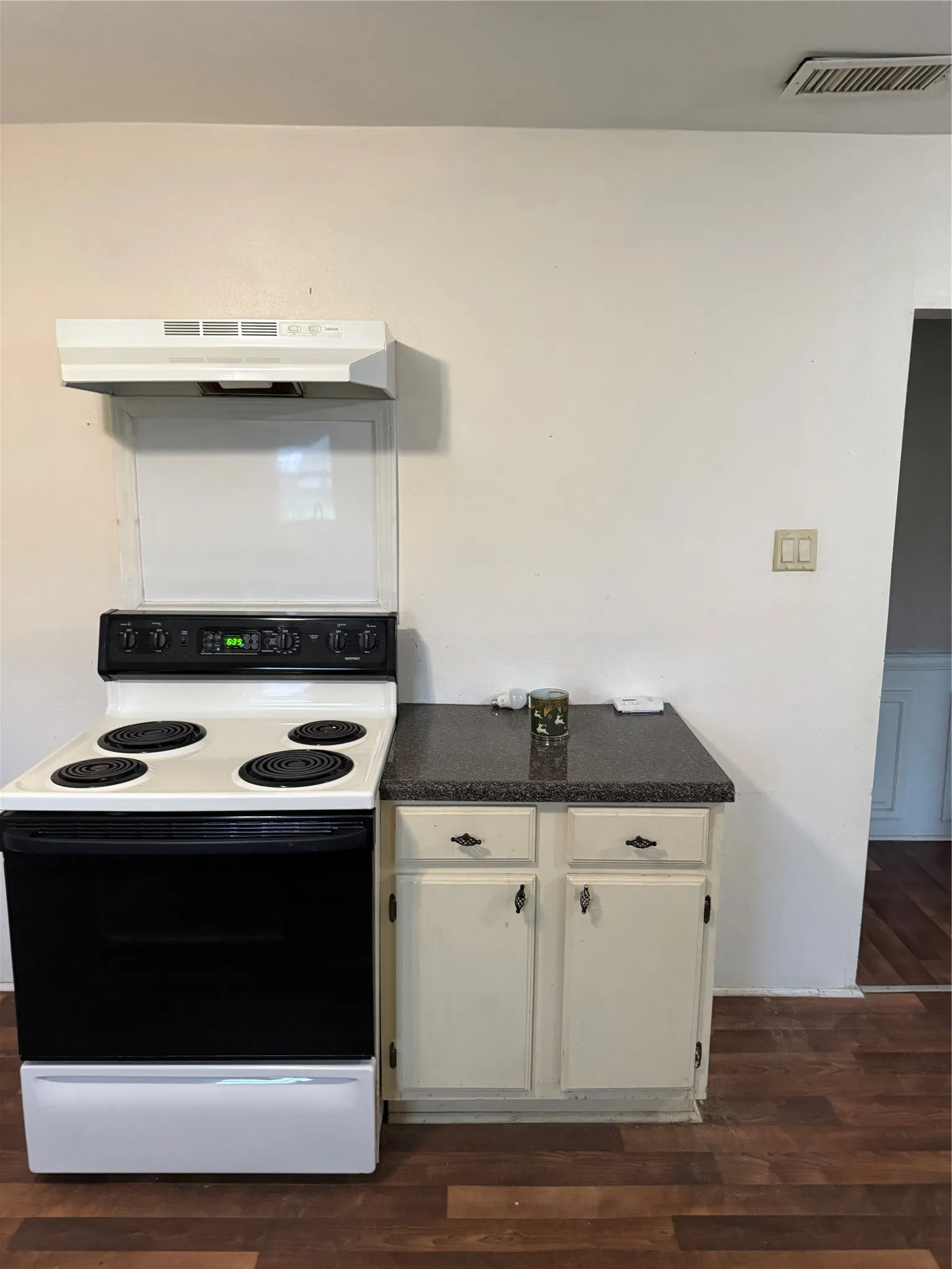 Single Family Residence For Sale in Van Zandt County , 3061 co Road 4210, Athens, Texas 75752, 2 Bedroom, 1 Bathroom, Garage spaces, 625 Sqft, built in 1930, mls#21184939, Real Estate Agent in Athens, Homes For Sale in Van Zandt county, Homes For Sale in Athens, Realtor in Athens Texas, Real Estate Brokerage Independent Realty Texas, Luminita Cordes Realtor