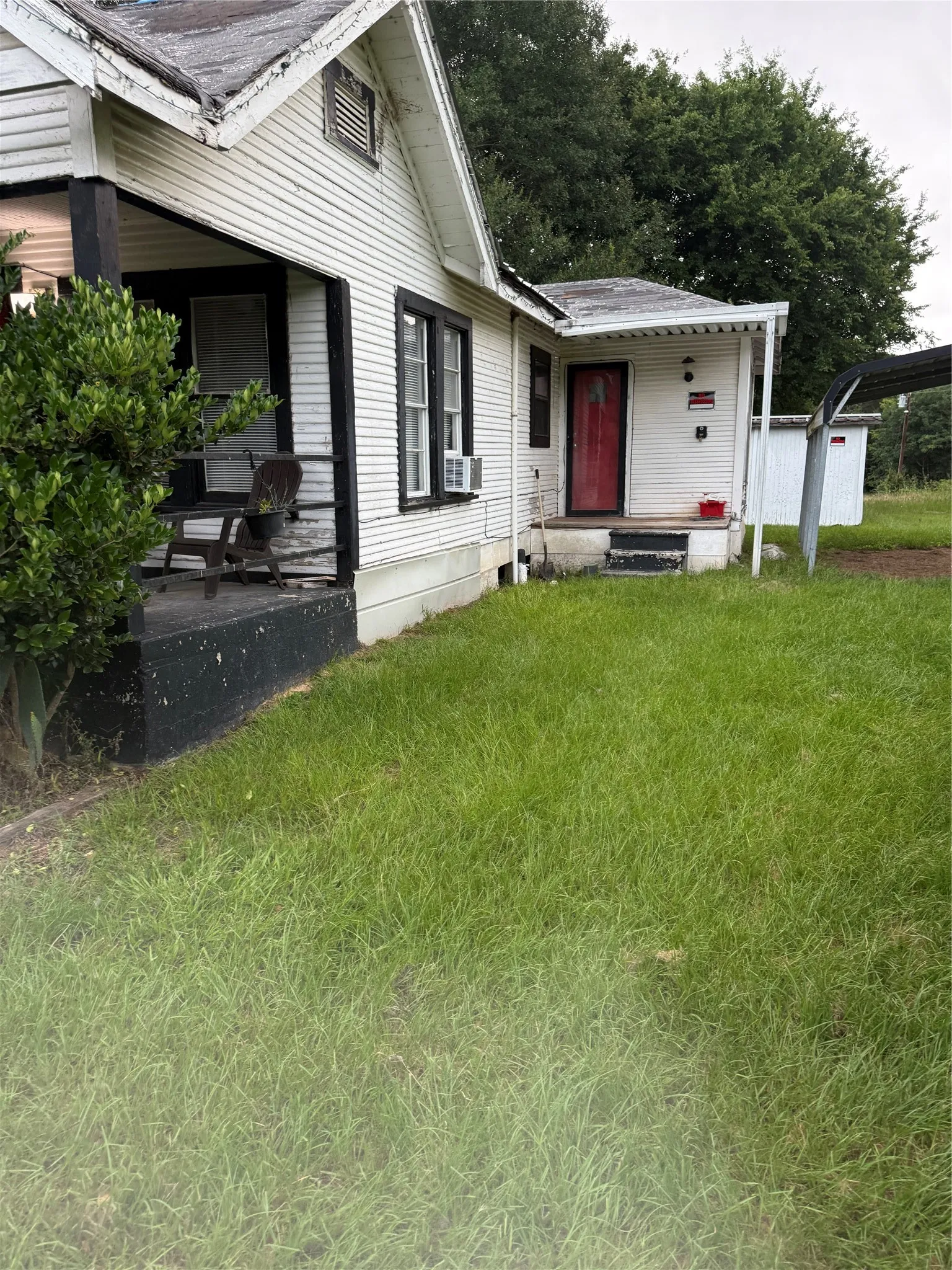 Single Family Residence For Sale in Van Zandt County , 3061 co Road 4210, Athens, Texas 75752, 2 Bedroom, 1 Bathroom, Garage spaces, 625 Sqft, built in 1930, mls#21184939, Real Estate Agent in Athens, Homes For Sale in Van Zandt county, Homes For Sale in Athens, Realtor in Athens Texas, Real Estate Brokerage Independent Realty Texas, Luminita Cordes Realtor