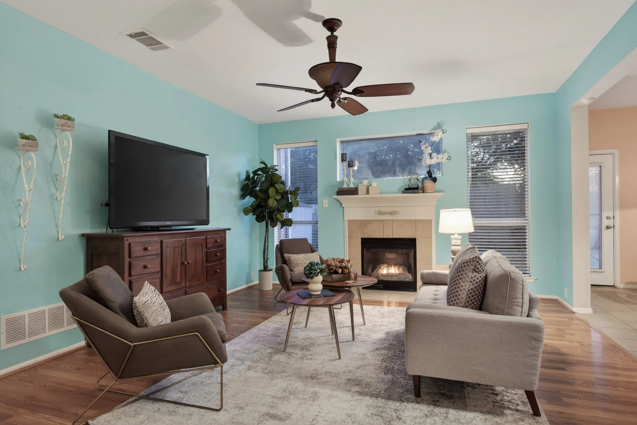 Single Family Residence For Sale in Denton County , 2724 Maple Creek Drive, Fort Worth, Texas 76177, 5 Bedroom, 4 Bathroom, 2 Garage spaces, 3,430 Sqft, built in 2005, Preowned, mls#21181296, Real Estate Agent in Fort Worth, Homes For Sale in Denton county, Homes For Sale in Fort Worth, Realtor in Fort Worth Texas, Real Estate Brokerage Independent Realty Texas, Luminita Cordes Realtor