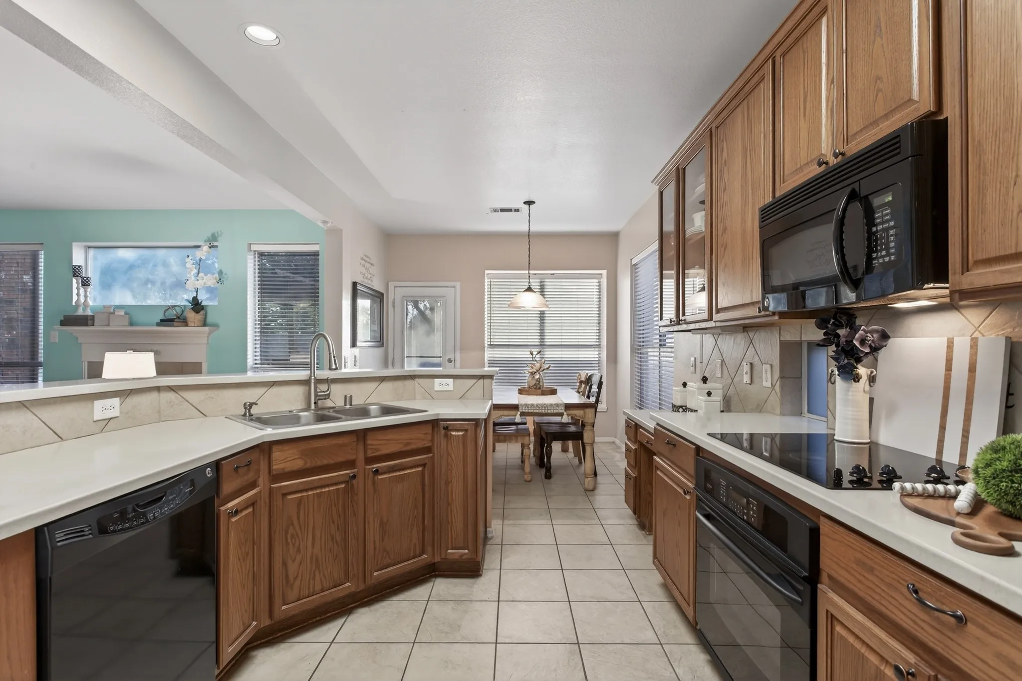 Single Family Residence For Sale in Denton County , 2724 Maple Creek Drive, Fort Worth, Texas 76177, 5 Bedroom, 4 Bathroom, 2 Garage spaces, 3,430 Sqft, built in 2005, Preowned, mls#21181296, Real Estate Agent in Fort Worth, Homes For Sale in Denton county, Homes For Sale in Fort Worth, Realtor in Fort Worth Texas, Real Estate Brokerage Independent Realty Texas, Luminita Cordes Realtor