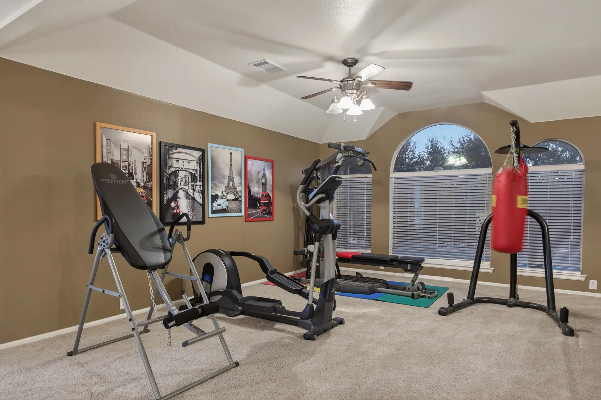 Single Family Residence For Sale in Denton County , 2724 Maple Creek Drive, Fort Worth, Texas 76177, 5 Bedroom, 4 Bathroom, 2 Garage spaces, 3,430 Sqft, built in 2005, Preowned, mls#21181296, Real Estate Agent in Fort Worth, Homes For Sale in Denton county, Homes For Sale in Fort Worth, Realtor in Fort Worth Texas, Real Estate Brokerage Independent Realty Texas, Luminita Cordes Realtor