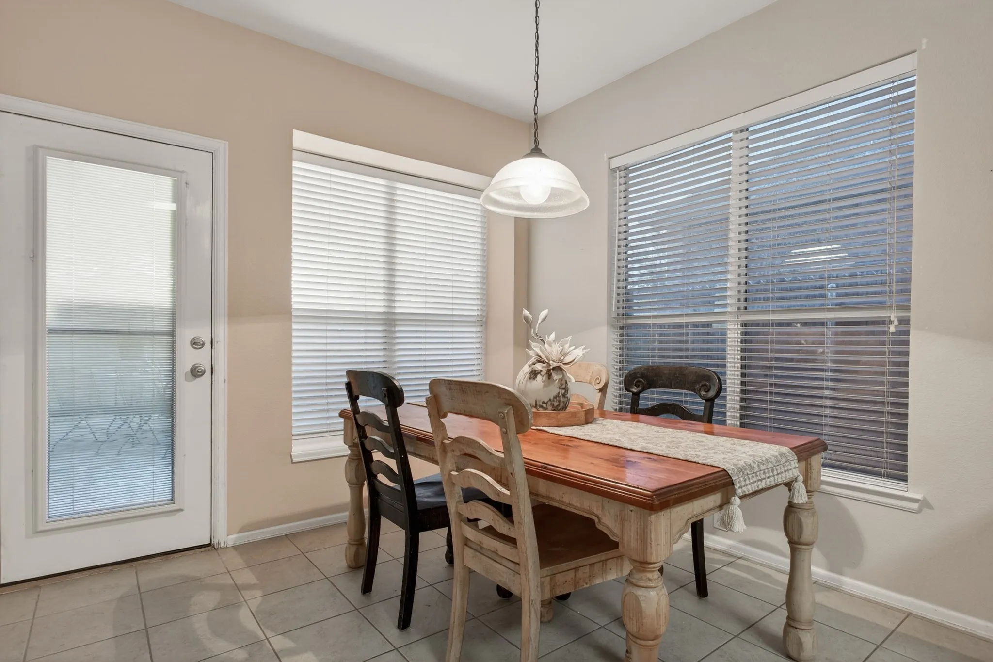 Single Family Residence For Sale in Denton County , 2724 Maple Creek Drive, Fort Worth, Texas 76177, 5 Bedroom, 4 Bathroom, 2 Garage spaces, 3,430 Sqft, built in 2005, Preowned, mls#21181296, Real Estate Agent in Fort Worth, Homes For Sale in Denton county, Homes For Sale in Fort Worth, Realtor in Fort Worth Texas, Real Estate Brokerage Independent Realty Texas, Luminita Cordes Realtor