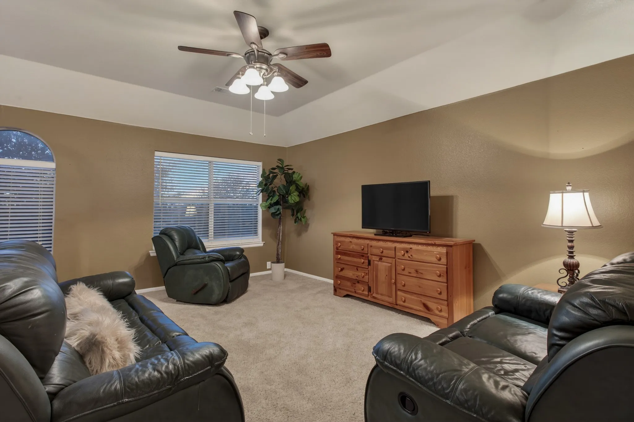 Single Family Residence For Sale in Denton County , 2724 Maple Creek Drive, Fort Worth, Texas 76177, 5 Bedroom, 4 Bathroom, 2 Garage spaces, 3,430 Sqft, built in 2005, Preowned, mls#21181296, Real Estate Agent in Fort Worth, Homes For Sale in Denton county, Homes For Sale in Fort Worth, Realtor in Fort Worth Texas, Real Estate Brokerage Independent Realty Texas, Luminita Cordes Realtor