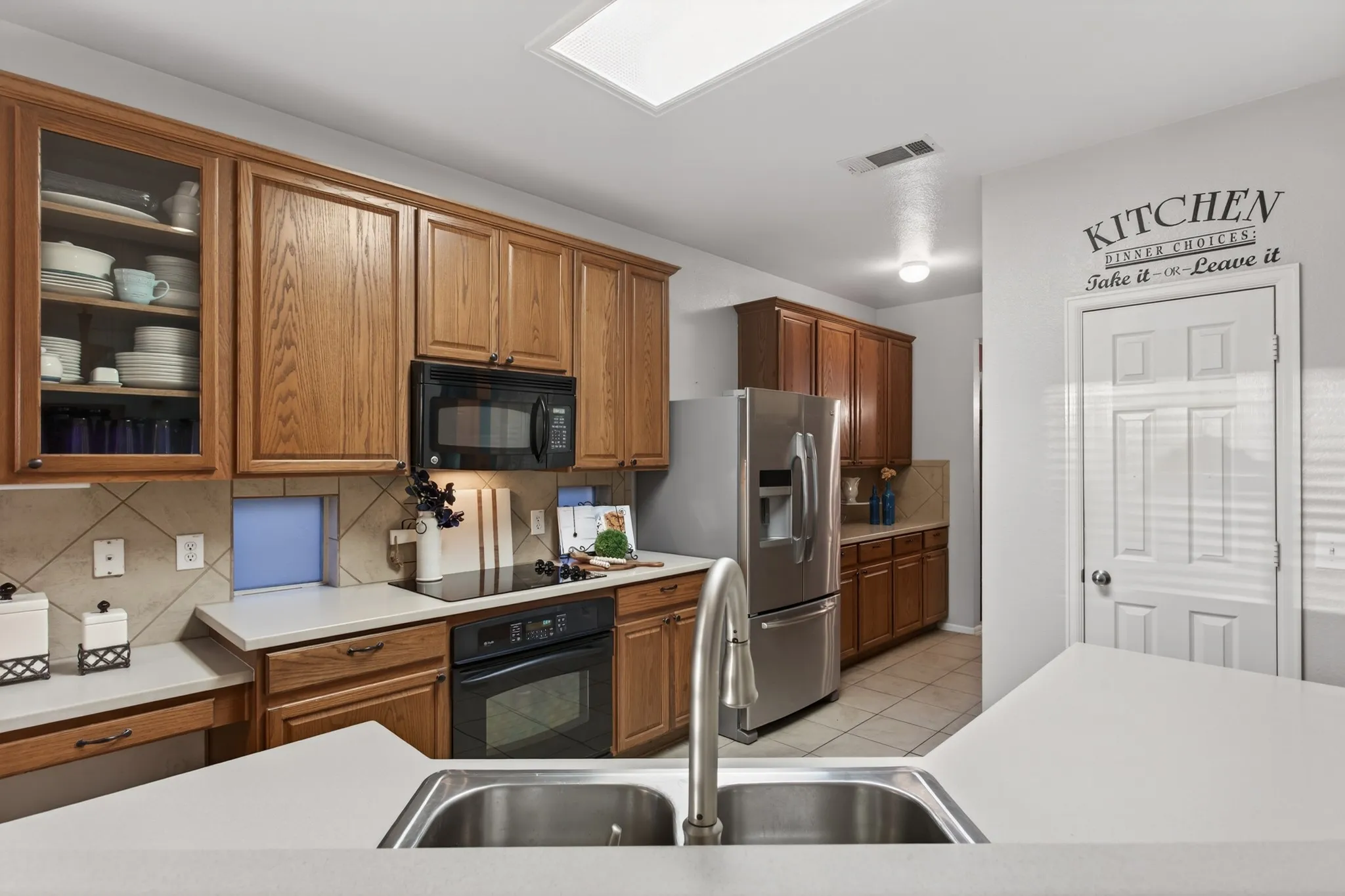Single Family Residence For Sale in Denton County , 2724 Maple Creek Drive, Fort Worth, Texas 76177, 5 Bedroom, 4 Bathroom, 2 Garage spaces, 3,430 Sqft, built in 2005, Preowned, mls#21181296, Real Estate Agent in Fort Worth, Homes For Sale in Denton county, Homes For Sale in Fort Worth, Realtor in Fort Worth Texas, Real Estate Brokerage Independent Realty Texas, Luminita Cordes Realtor