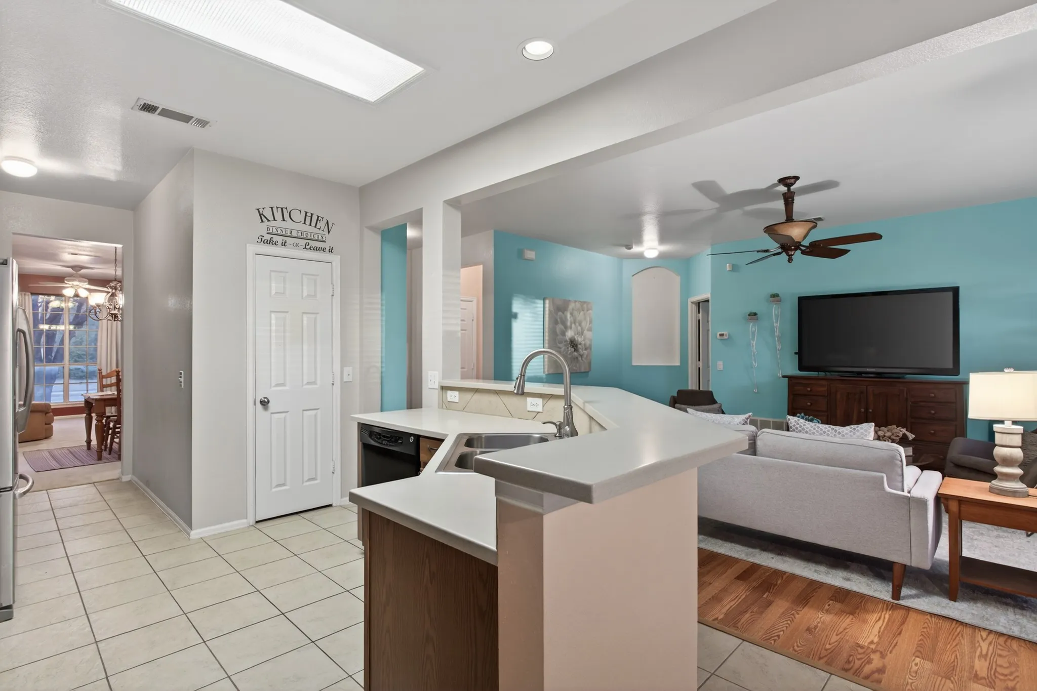 Single Family Residence For Sale in Denton County , 2724 Maple Creek Drive, Fort Worth, Texas 76177, 5 Bedroom, 4 Bathroom, 2 Garage spaces, 3,430 Sqft, built in 2005, Preowned, mls#21181296, Real Estate Agent in Fort Worth, Homes For Sale in Denton county, Homes For Sale in Fort Worth, Realtor in Fort Worth Texas, Real Estate Brokerage Independent Realty Texas, Luminita Cordes Realtor