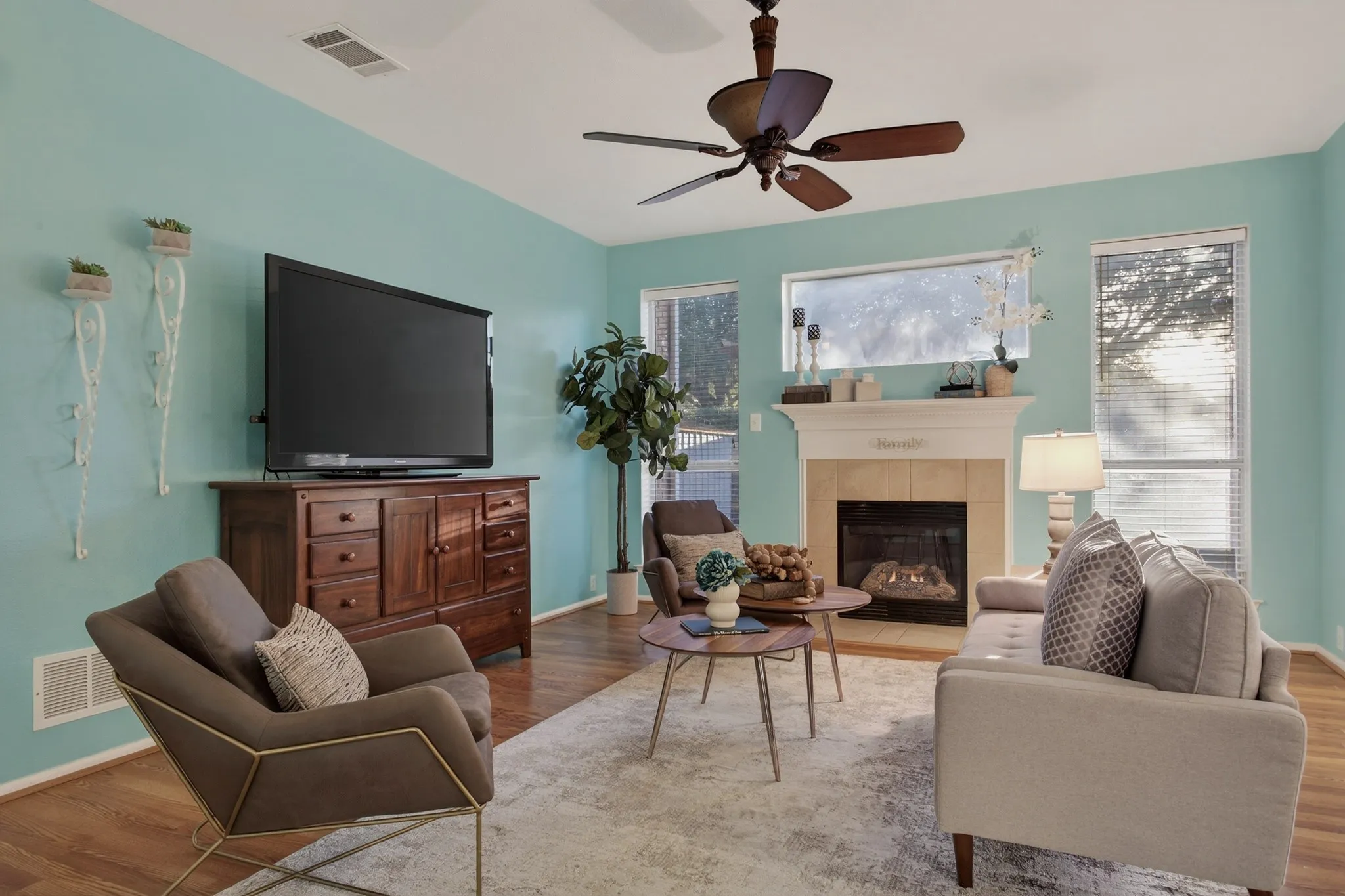 Single Family Residence For Sale in Denton County , 2724 Maple Creek Drive, Fort Worth, Texas 76177, 5 Bedroom, 4 Bathroom, 2 Garage spaces, 3,430 Sqft, built in 2005, Preowned, mls#21181296, Real Estate Agent in Fort Worth, Homes For Sale in Denton county, Homes For Sale in Fort Worth, Realtor in Fort Worth Texas, Real Estate Brokerage Independent Realty Texas, Luminita Cordes Realtor