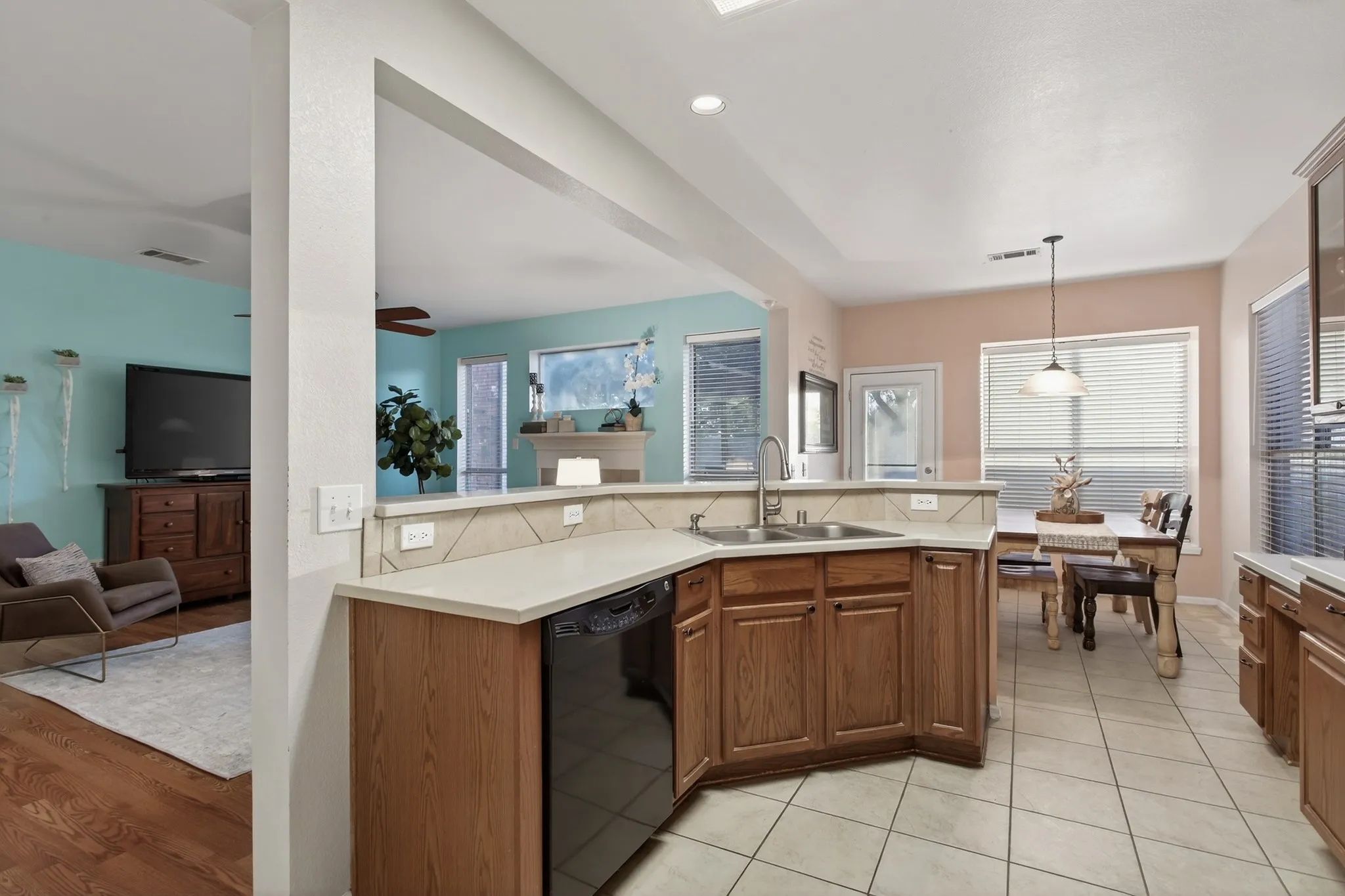 Single Family Residence For Sale in Denton County , 2724 Maple Creek Drive, Fort Worth, Texas 76177, 5 Bedroom, 4 Bathroom, 2 Garage spaces, 3,430 Sqft, built in 2005, Preowned, mls#21181296, Real Estate Agent in Fort Worth, Homes For Sale in Denton county, Homes For Sale in Fort Worth, Realtor in Fort Worth Texas, Real Estate Brokerage Independent Realty Texas, Luminita Cordes Realtor