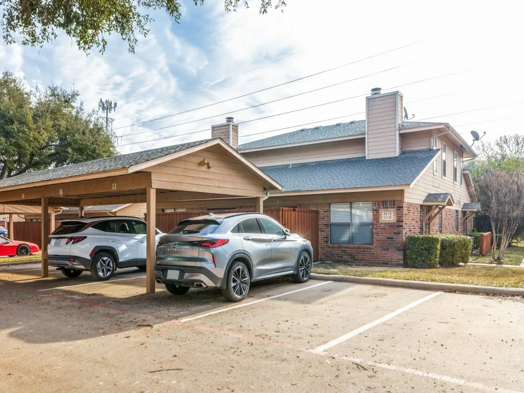 Townhouse For Sale in Tarrant County , 5618 Cedar Creek Drive 5, Benbrook, Texas 76109, 3 Bedroom, 2 Bathroom, Garage spaces, 1,155 Sqft, built in 1984, Preowned, mls#21186215, Real Estate Agent in Benbrook, Homes For Sale in Tarrant county, Homes For Sale in Benbrook, Realtor in Benbrook Texas, Real Estate Brokerage Independent Realty Texas, Luminita Cordes Realtor