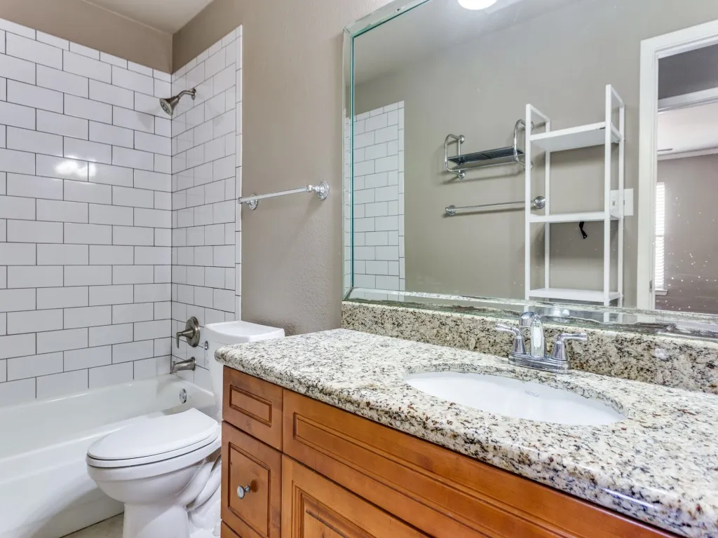 Townhouse For Sale in Tarrant County , 5618 Cedar Creek Drive 5, Benbrook, Texas 76109, 3 Bedroom, 2 Bathroom, Garage spaces, 1,155 Sqft, built in 1984, Preowned, mls#21186215, Real Estate Agent in Benbrook, Homes For Sale in Tarrant county, Homes For Sale in Benbrook, Realtor in Benbrook Texas, Real Estate Brokerage Independent Realty Texas, Luminita Cordes Realtor