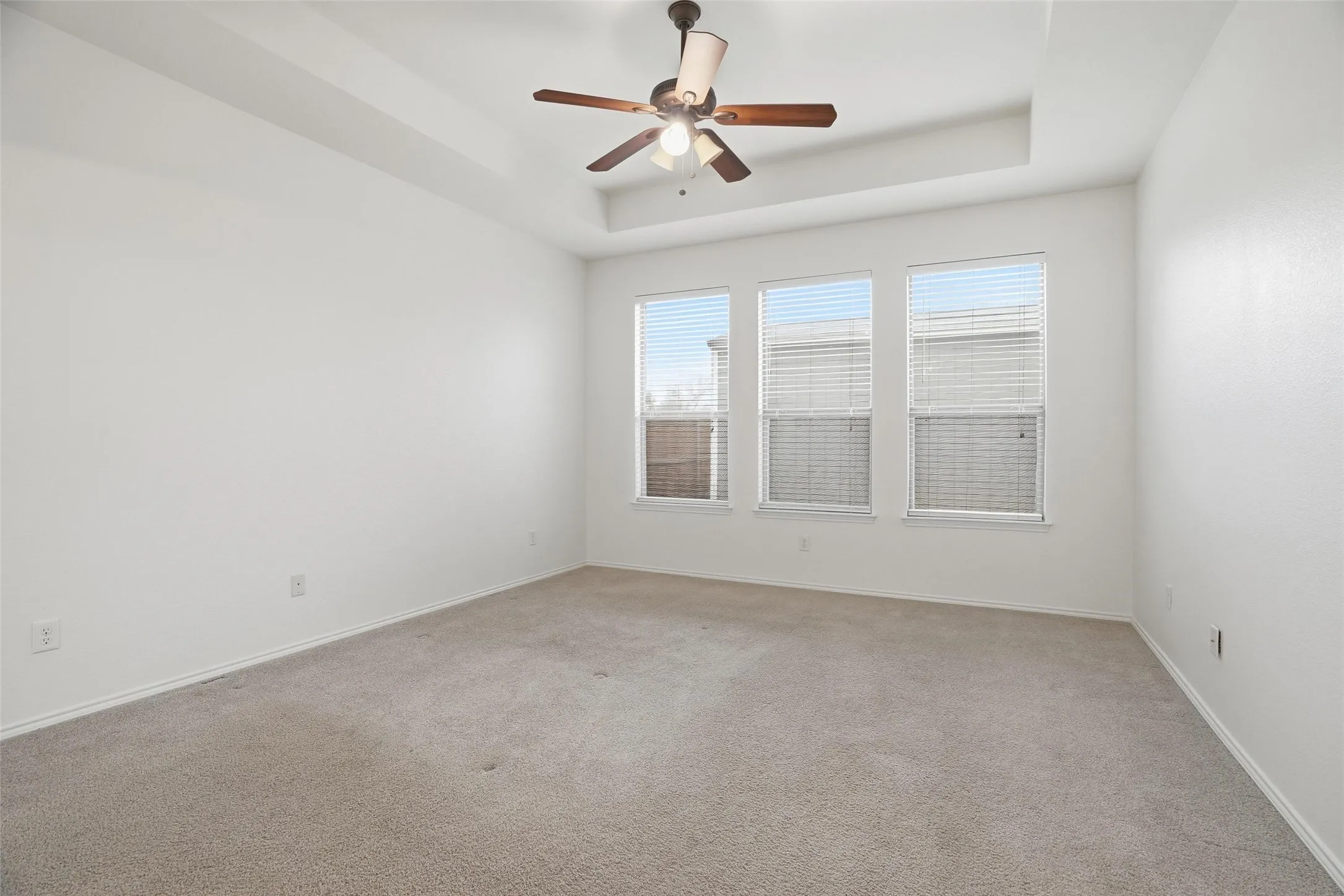 Single Family Residence For Sale in Johnson County , 508 Lakeview Circle, Burleson, Texas 76028, 4 Bedroom, 4 Bathroom, 2 Garage spaces, 3,010 Sqft, built in 2006, mls#21184162, Real Estate Agent in Burleson, Homes For Sale in Johnson county, Homes For Sale in Burleson, Realtor in Burleson Texas, Real Estate Brokerage Independent Realty Texas, Luminita Cordes Realtor