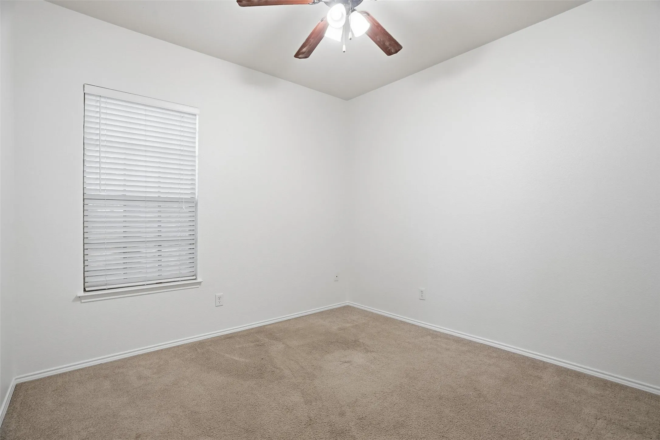 Single Family Residence For Sale in Johnson County , 508 Lakeview Circle, Burleson, Texas 76028, 4 Bedroom, 4 Bathroom, 2 Garage spaces, 3,010 Sqft, built in 2006, mls#21184162, Real Estate Agent in Burleson, Homes For Sale in Johnson county, Homes For Sale in Burleson, Realtor in Burleson Texas, Real Estate Brokerage Independent Realty Texas, Luminita Cordes Realtor