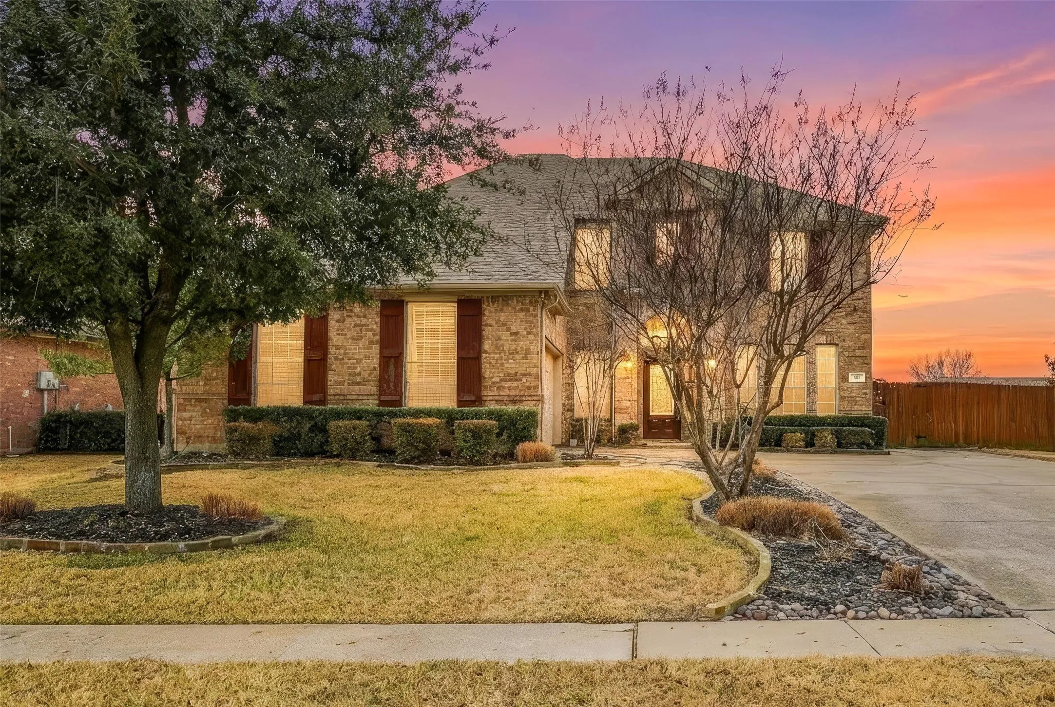 Single Family Residence For Sale in Johnson County , 508 Lakeview Circle, Burleson, Texas 76028, 4 Bedroom, 4 Bathroom, 2 Garage spaces, 3,010 Sqft, built in 2006, mls#21184162, Real Estate Agent in Burleson, Homes For Sale in Johnson county, Homes For Sale in Burleson, Realtor in Burleson Texas, Real Estate Brokerage Independent Realty Texas, Luminita Cordes Realtor