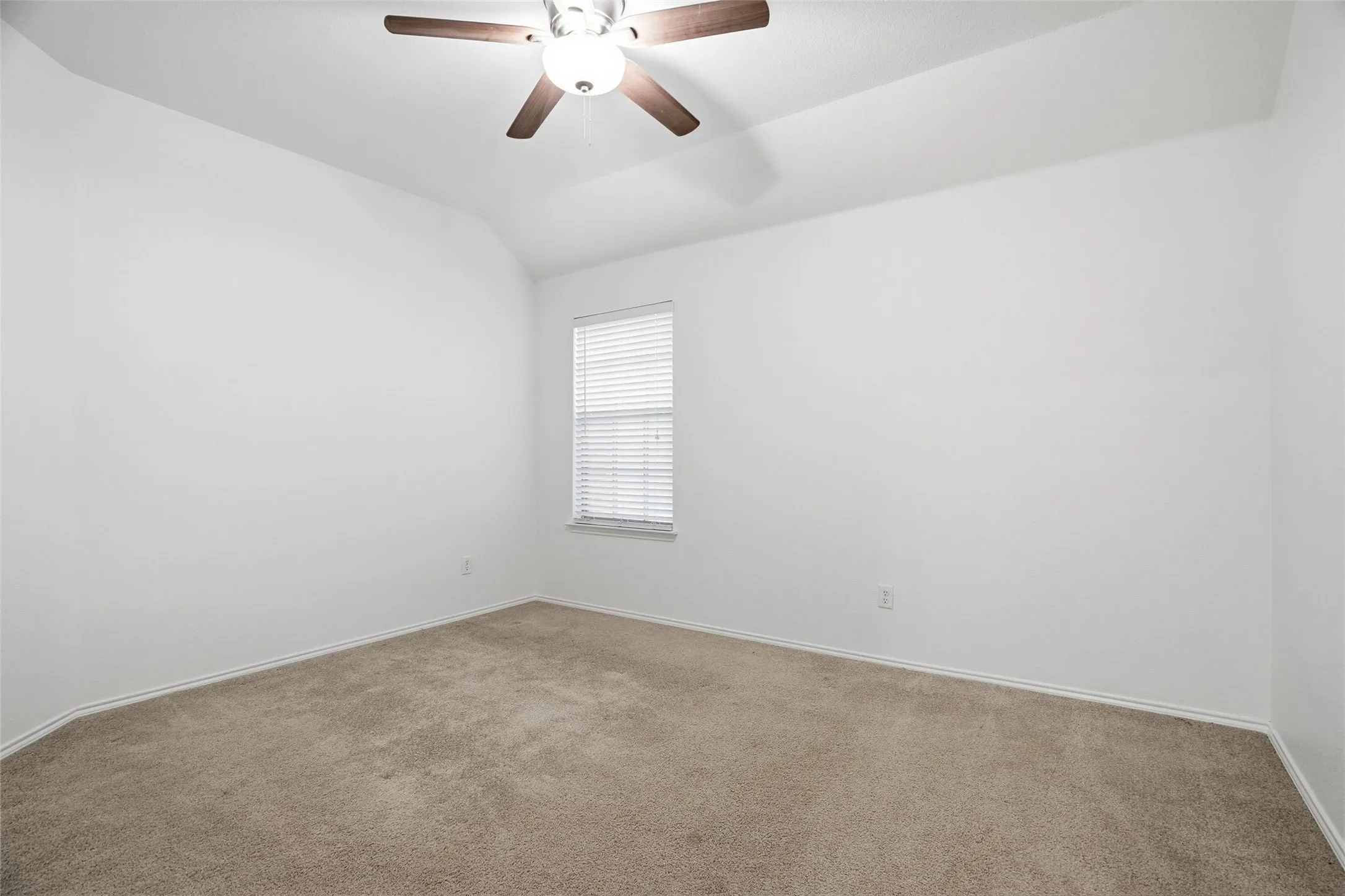 Single Family Residence For Sale in Johnson County , 508 Lakeview Circle, Burleson, Texas 76028, 4 Bedroom, 4 Bathroom, 2 Garage spaces, 3,010 Sqft, built in 2006, mls#21184162, Real Estate Agent in Burleson, Homes For Sale in Johnson county, Homes For Sale in Burleson, Realtor in Burleson Texas, Real Estate Brokerage Independent Realty Texas, Luminita Cordes Realtor