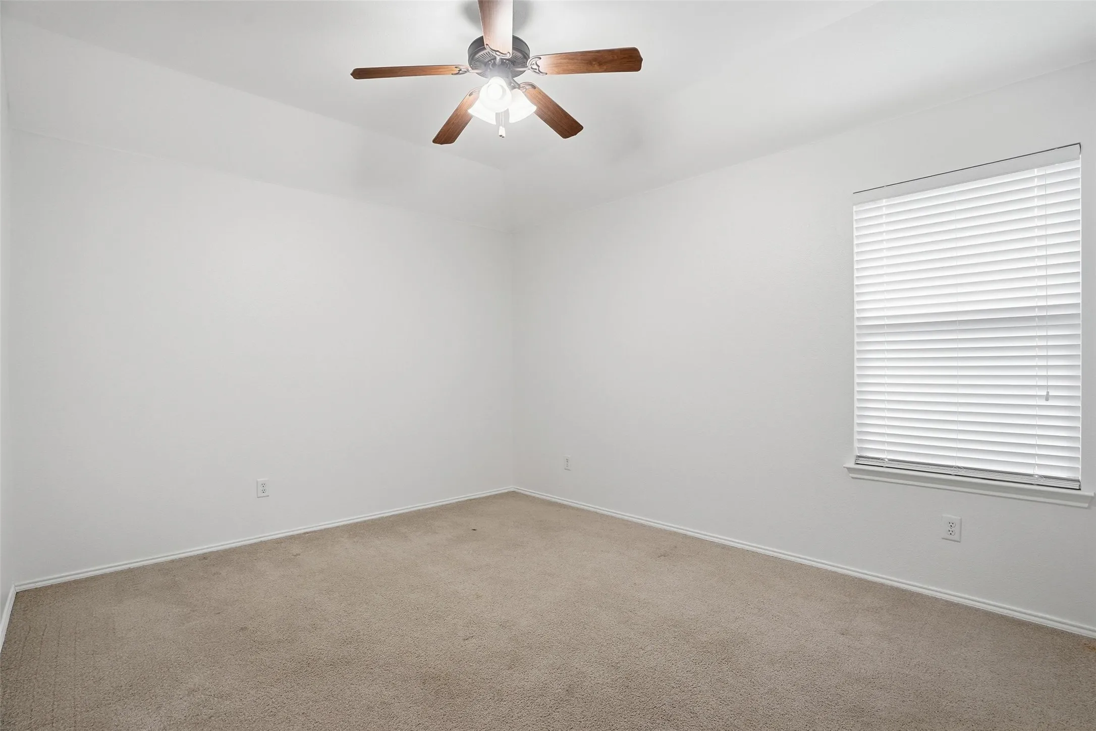 Single Family Residence For Sale in Johnson County , 508 Lakeview Circle, Burleson, Texas 76028, 4 Bedroom, 4 Bathroom, 2 Garage spaces, 3,010 Sqft, built in 2006, mls#21184162, Real Estate Agent in Burleson, Homes For Sale in Johnson county, Homes For Sale in Burleson, Realtor in Burleson Texas, Real Estate Brokerage Independent Realty Texas, Luminita Cordes Realtor