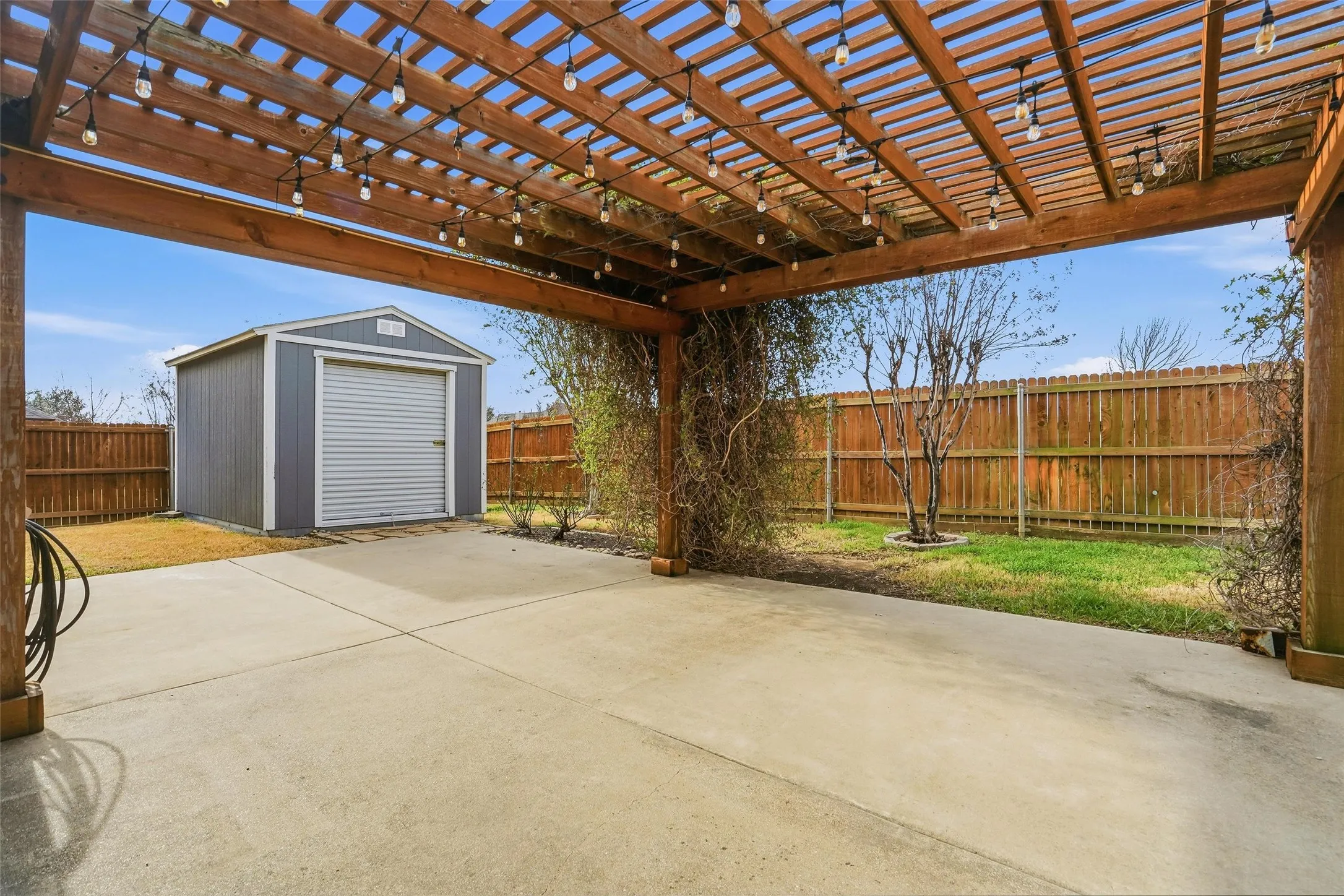 Single Family Residence For Sale in Johnson County , 508 Lakeview Circle, Burleson, Texas 76028, 4 Bedroom, 4 Bathroom, 2 Garage spaces, 3,010 Sqft, built in 2006, mls#21184162, Real Estate Agent in Burleson, Homes For Sale in Johnson county, Homes For Sale in Burleson, Realtor in Burleson Texas, Real Estate Brokerage Independent Realty Texas, Luminita Cordes Realtor