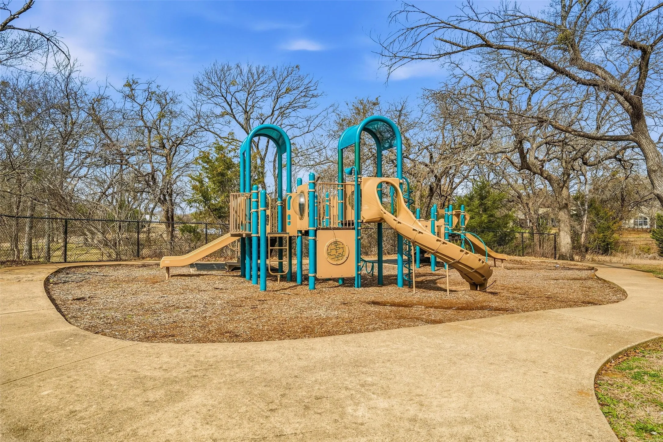 Single Family Residence For Sale in Johnson County , 508 Lakeview Circle, Burleson, Texas 76028, 4 Bedroom, 4 Bathroom, 2 Garage spaces, 3,010 Sqft, built in 2006, mls#21184162, Real Estate Agent in Burleson, Homes For Sale in Johnson county, Homes For Sale in Burleson, Realtor in Burleson Texas, Real Estate Brokerage Independent Realty Texas, Luminita Cordes Realtor