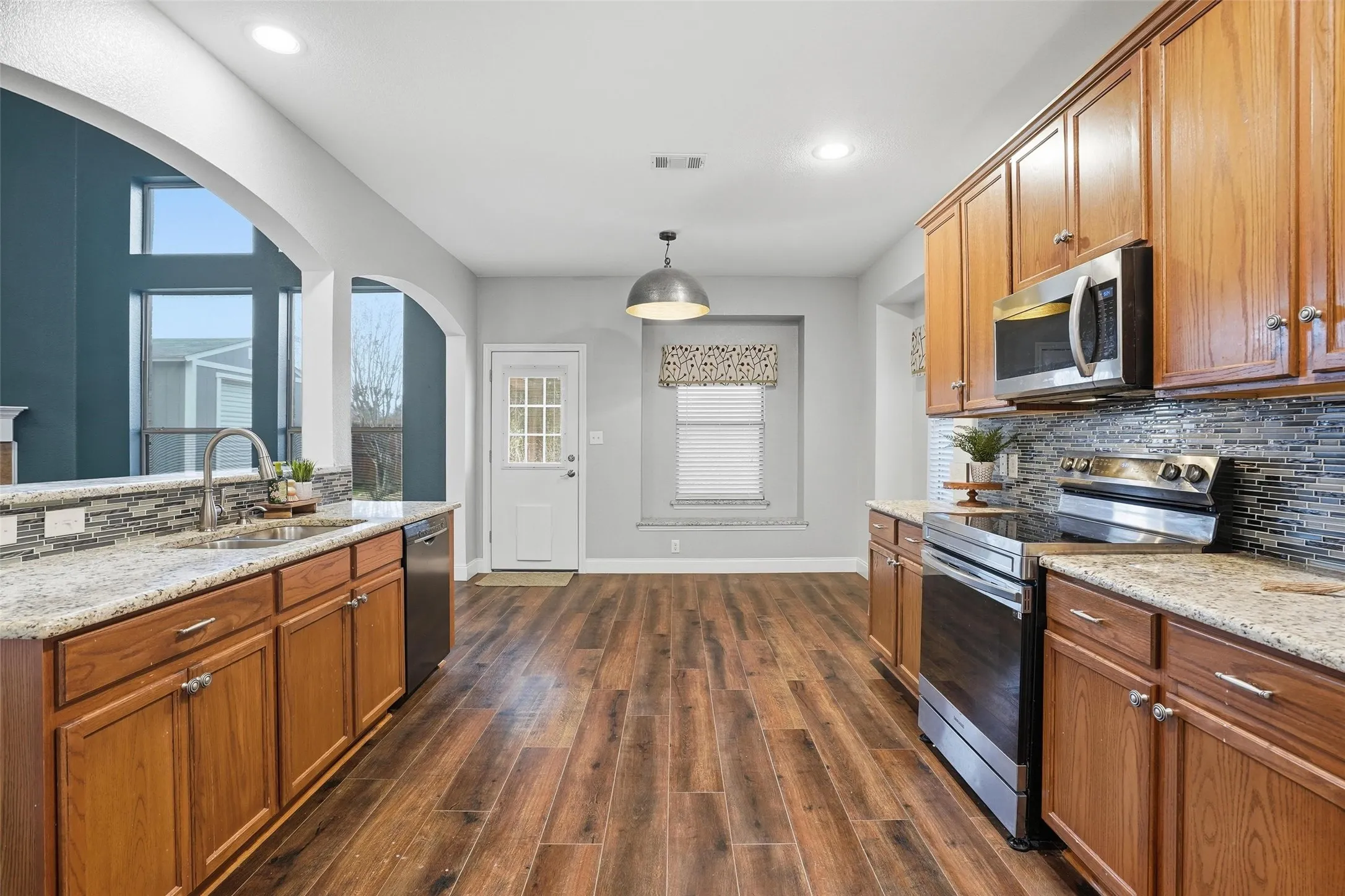 EatIn kitchen nook