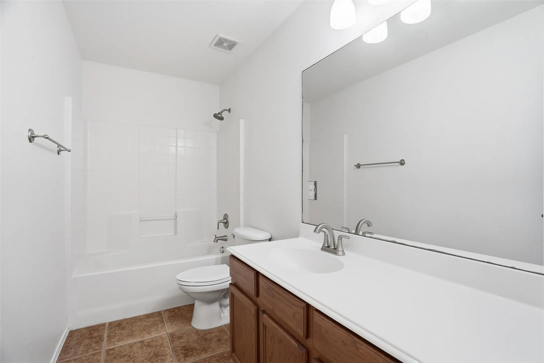 Single Family Residence For Sale in Johnson County , 508 Lakeview Circle, Burleson, Texas 76028, 4 Bedroom, 4 Bathroom, 2 Garage spaces, 3,010 Sqft, built in 2006, mls#21184162, Real Estate Agent in Burleson, Homes For Sale in Johnson county, Homes For Sale in Burleson, Realtor in Burleson Texas, Real Estate Brokerage Independent Realty Texas, Luminita Cordes Realtor