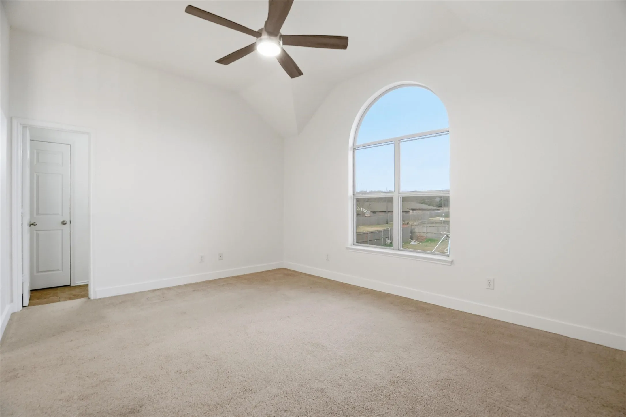 Single Family Residence For Sale in Johnson County , 508 Lakeview Circle, Burleson, Texas 76028, 4 Bedroom, 4 Bathroom, 2 Garage spaces, 3,010 Sqft, built in 2006, mls#21184162, Real Estate Agent in Burleson, Homes For Sale in Johnson county, Homes For Sale in Burleson, Realtor in Burleson Texas, Real Estate Brokerage Independent Realty Texas, Luminita Cordes Realtor